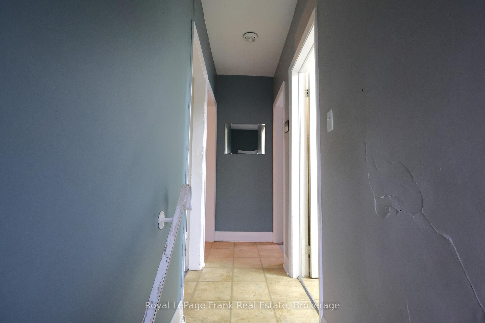 Photo 23 of 294 Parkhill Road W, Peterborough, Northcrest Ward 5 — HOMEH
