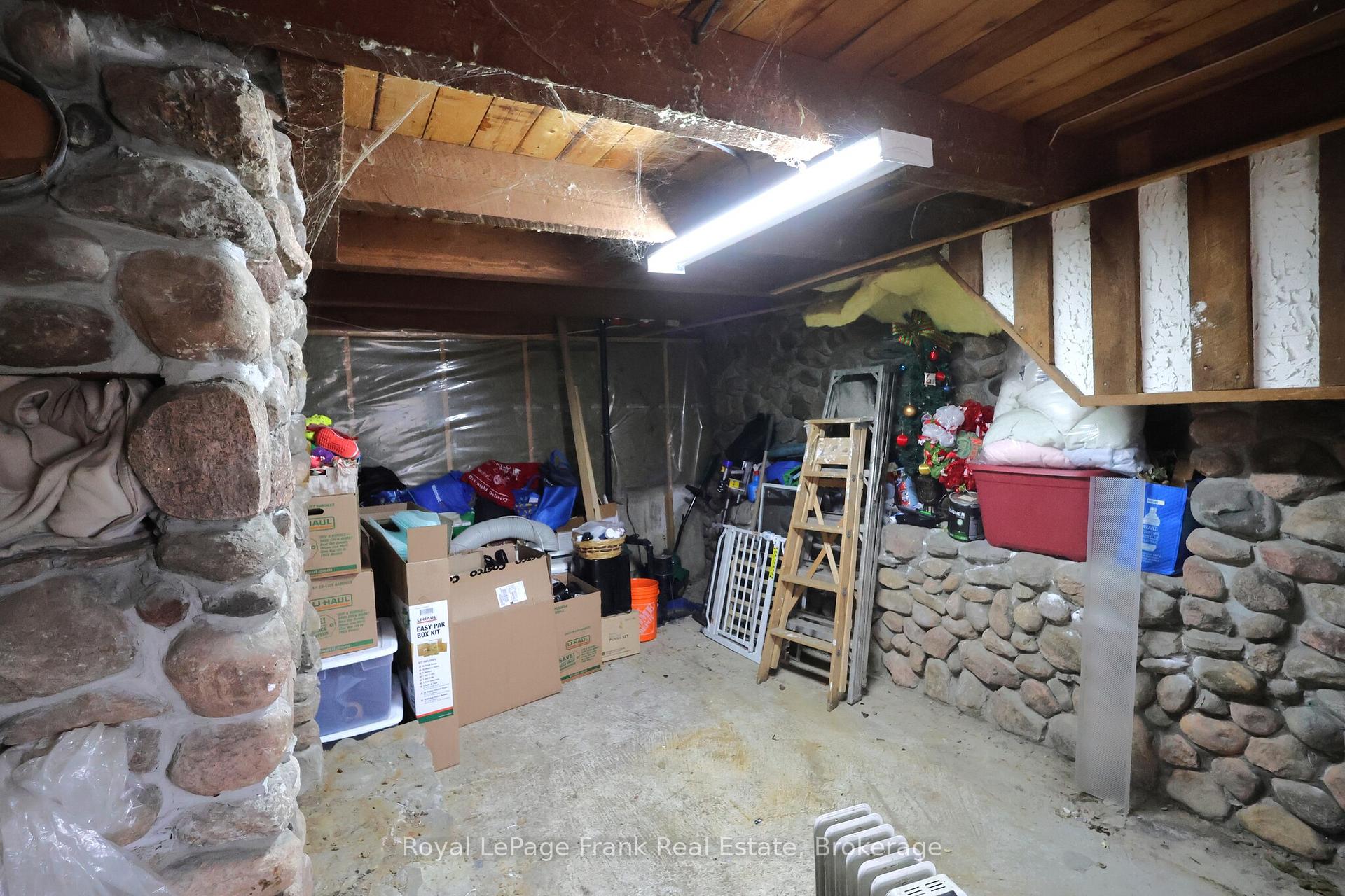 Photo 25 of 294 Parkhill Road W, Peterborough, Northcrest Ward 5 — HOMEH