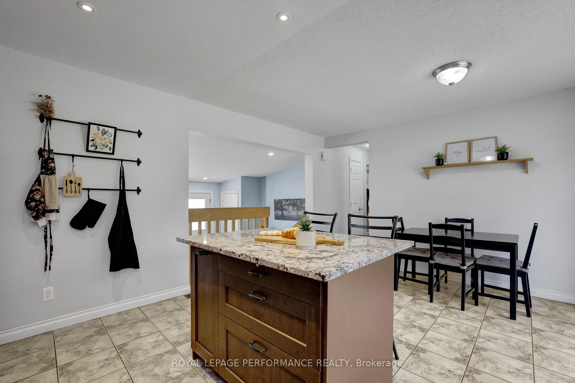 Photo 14 of 11 Alyssa Crescent, North Dundas, North Dundas (Winchester) Twp — HOMEH