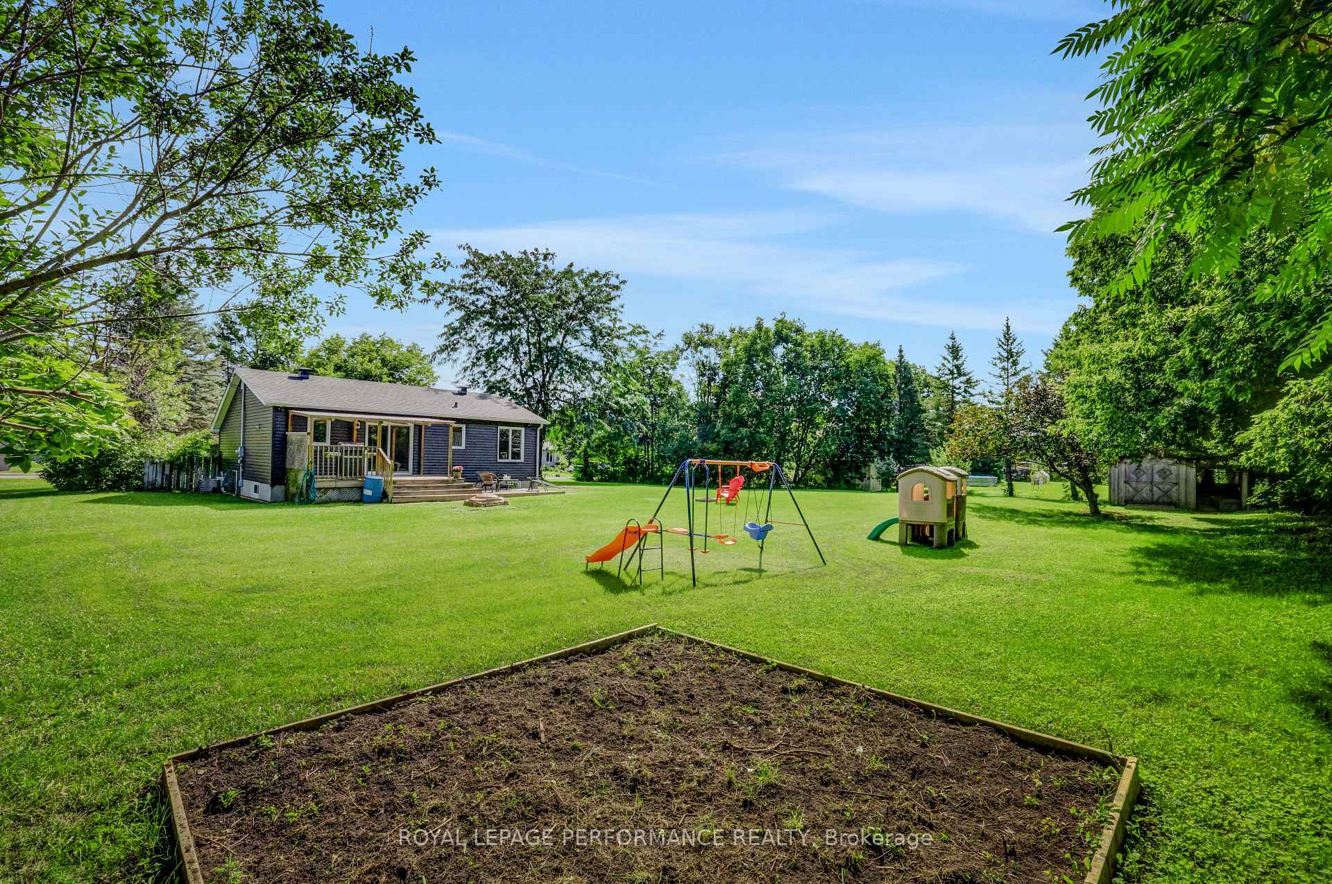 Photo 36 of 11 Alyssa Crescent, North Dundas, North Dundas (Winchester) Twp — HOMEH