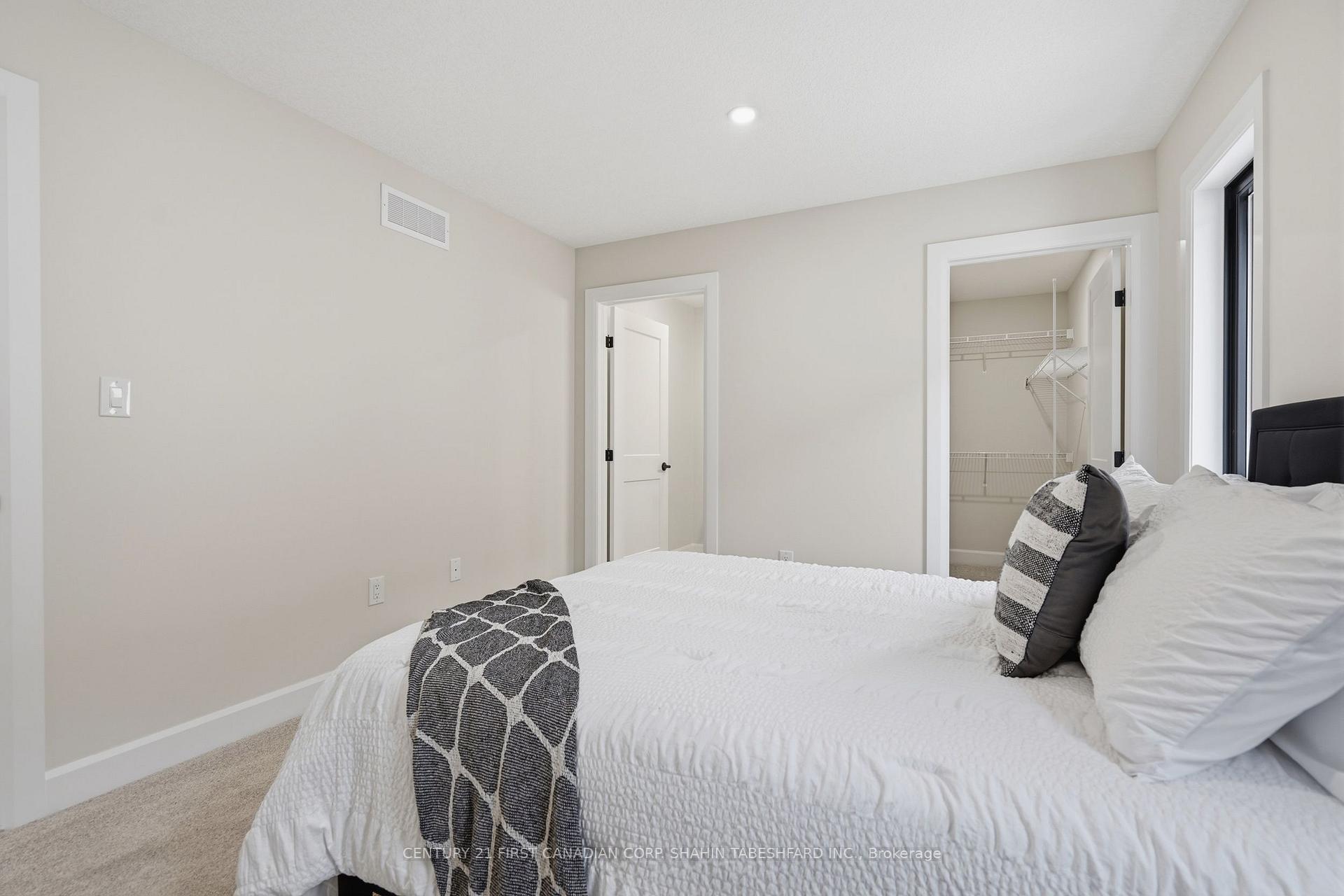 Photo 30 of 2320 Darwin Crescent, London, South V — HOMEH