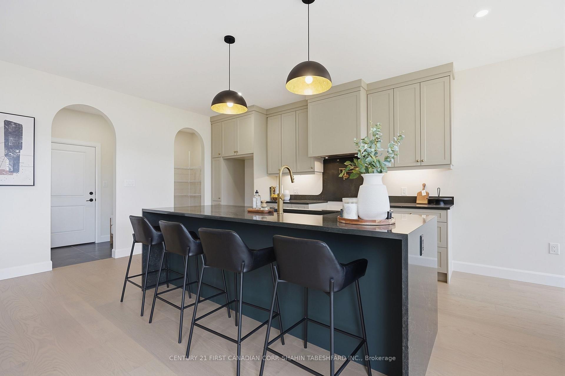 Photo 10 of 2326 Darwin Crescent, London, South V — HOMEH