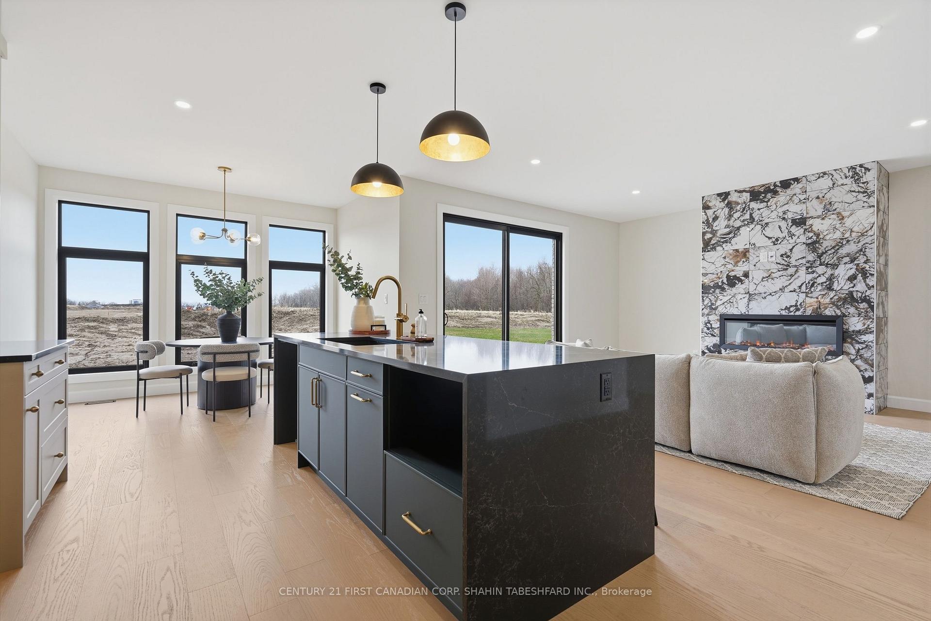 Photo 15 of 2326 Darwin Crescent, London, South V — HOMEH