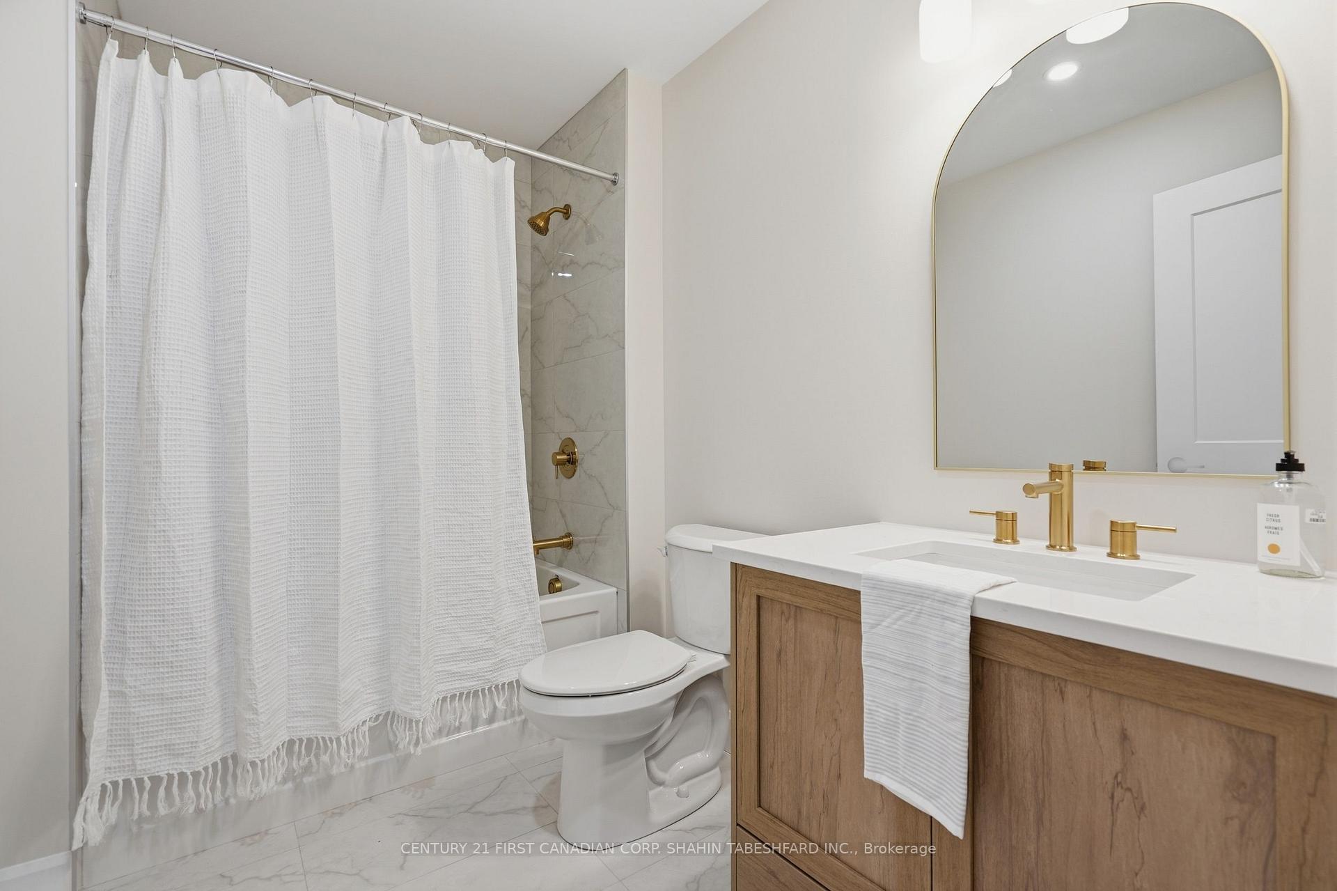 Photo 31 of 2326 Darwin Crescent, London, South V — HOMEH