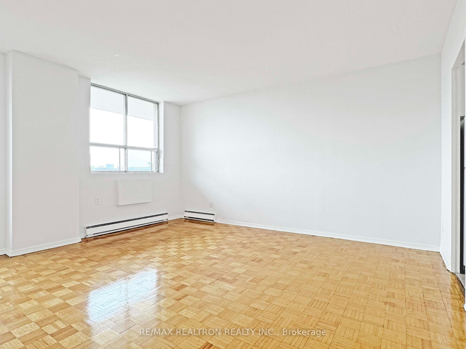 Photo 2 of Unit 900, 525 Eglinton Avenue E, Toronto, Mount Pleasant East — HOMEH