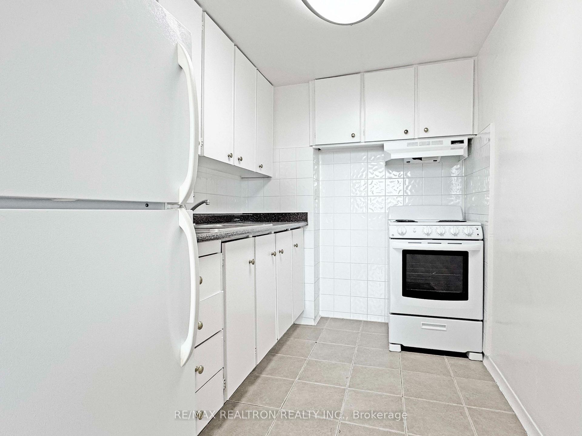 Photo 8 of Unit 900, 525 Eglinton Avenue E, Toronto, Mount Pleasant East — HOMEH