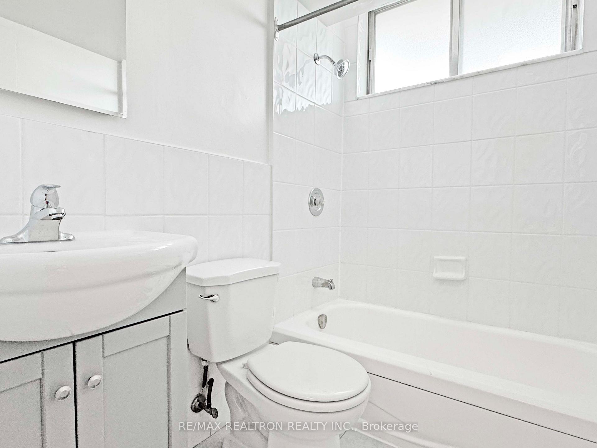 Photo 9 of Unit 900, 525 Eglinton Avenue E, Toronto, Mount Pleasant East — HOMEH