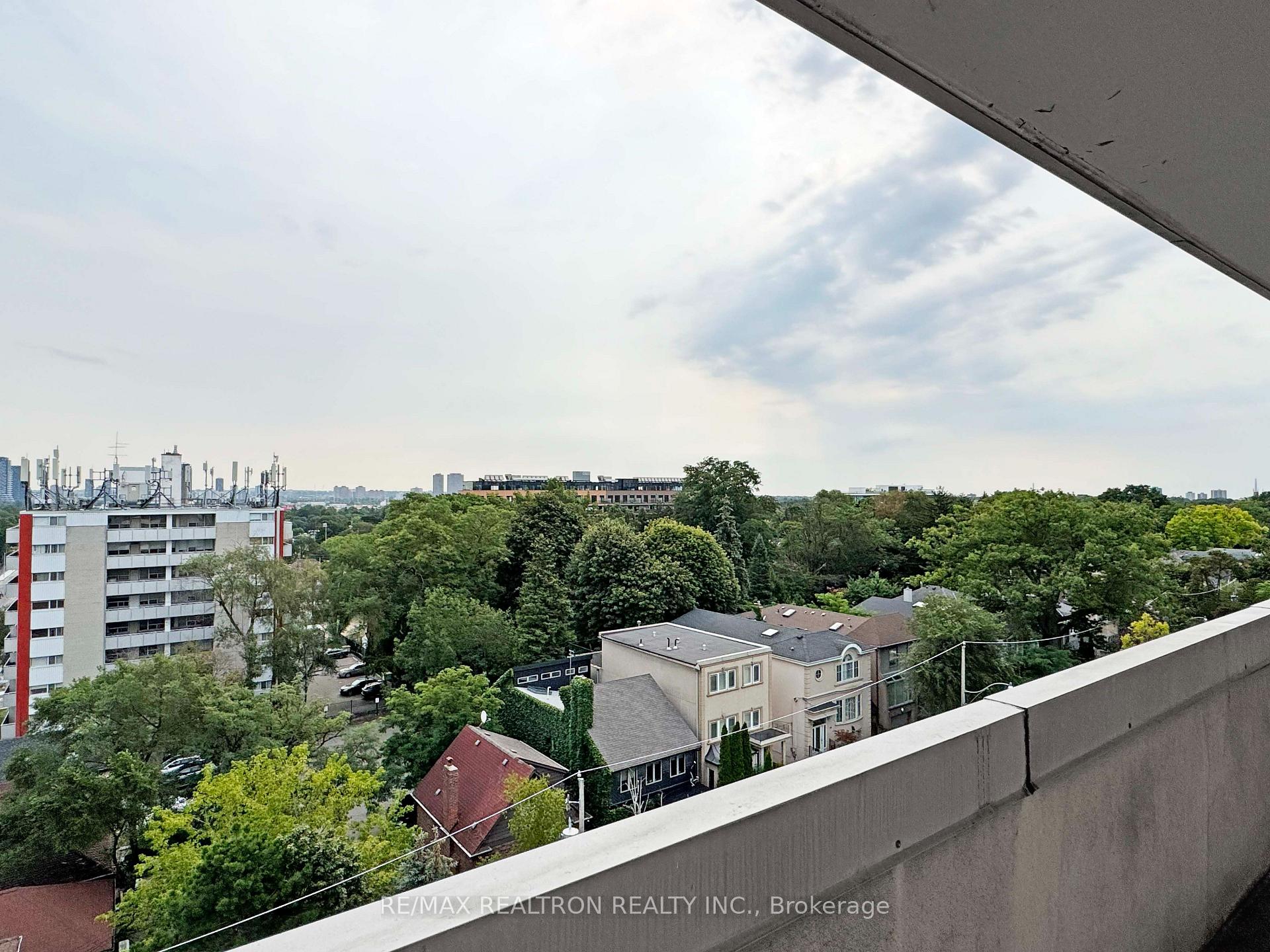 Photo 10 of Unit 900, 525 Eglinton Avenue E, Toronto, Mount Pleasant East — HOMEH