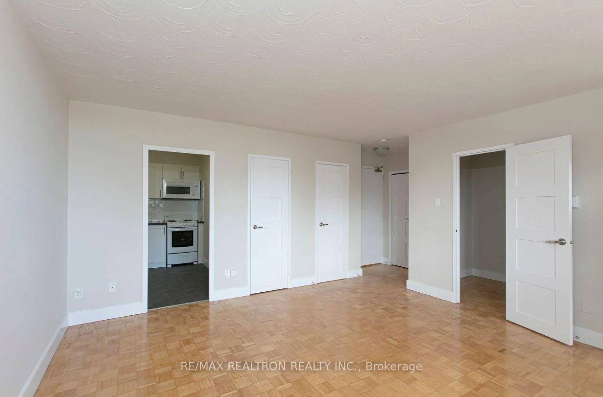 Photo 1 of Unit 900, 525 Eglinton Avenue E, Toronto, Mount Pleasant East — HOMEH