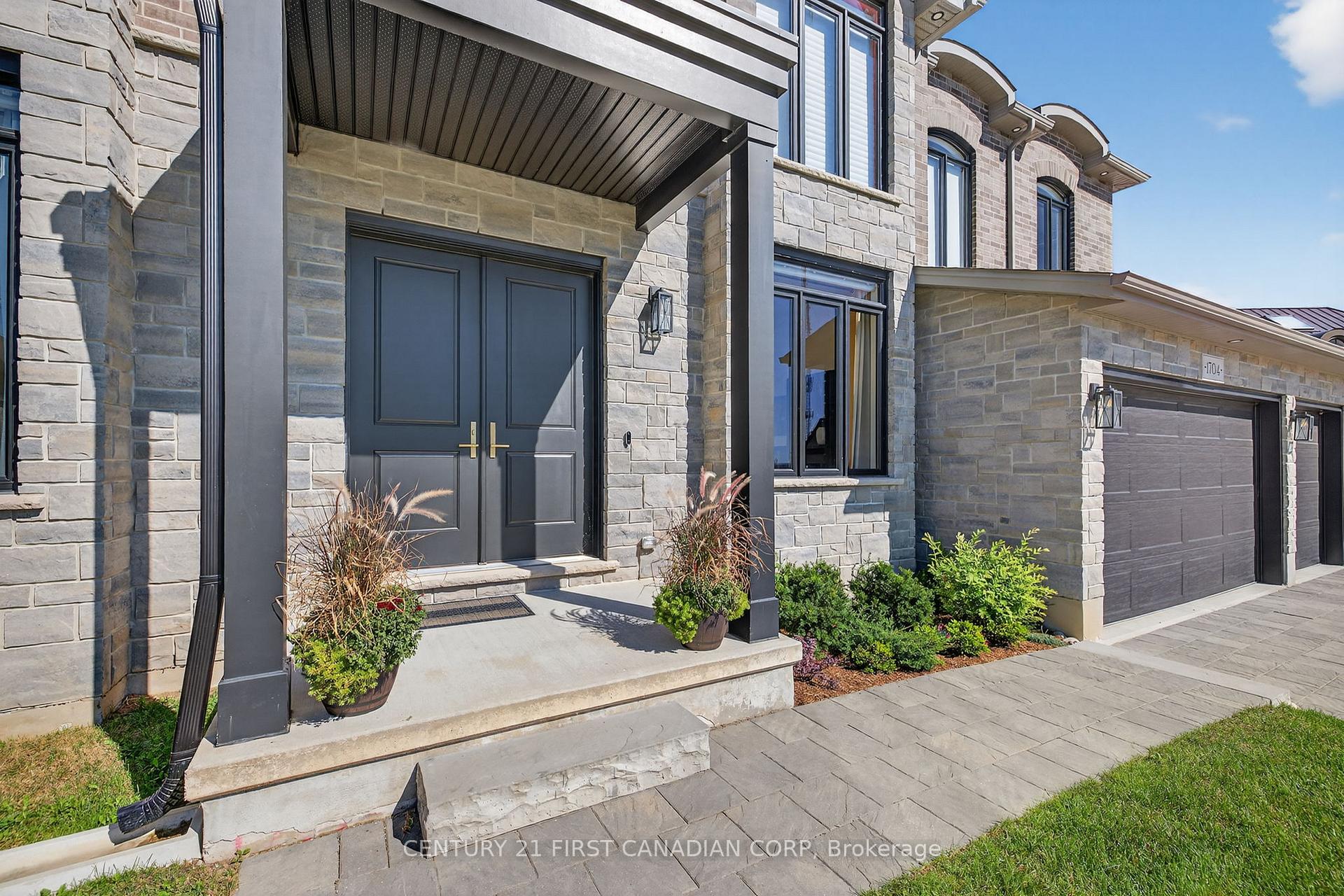 Photo 2 of 1704 Upper West Avenue, London, South B — HOMEH