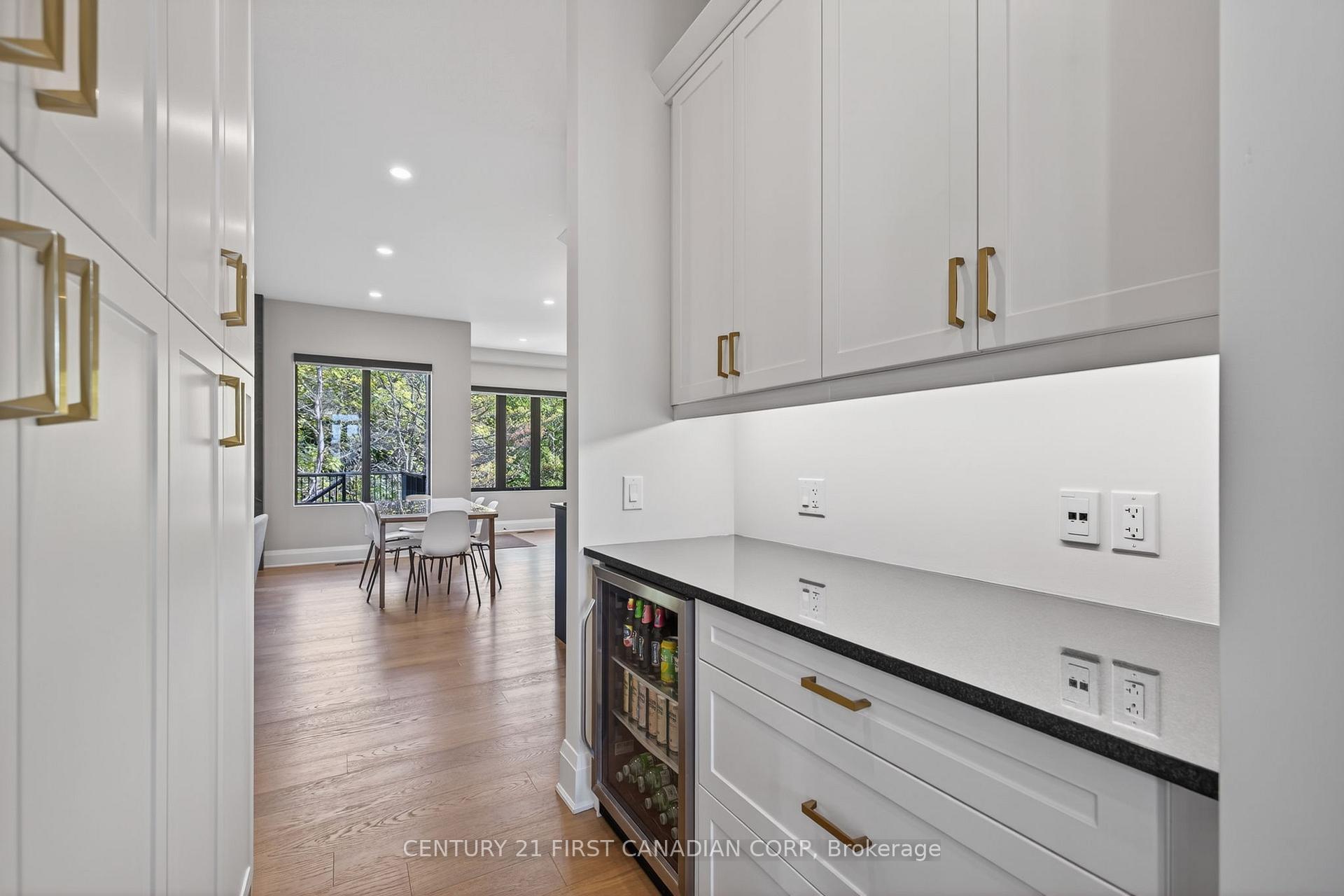Photo 6 of 1704 Upper West Avenue, London, South B — HOMEH