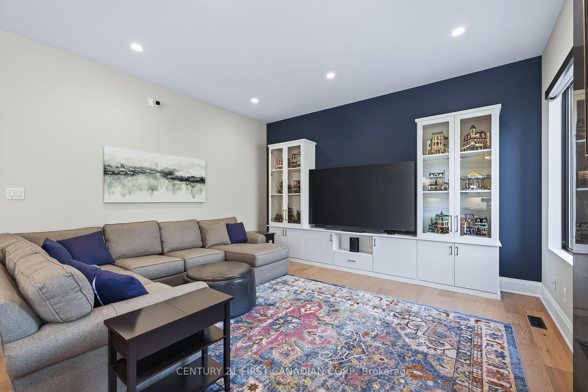 Photo 7 of 1704 Upper West Avenue, London, South B — HOMEH