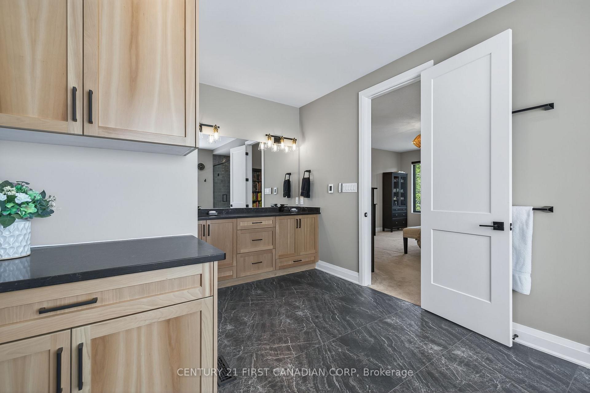 Photo 22 of 1704 Upper West Avenue, London, South B — HOMEH