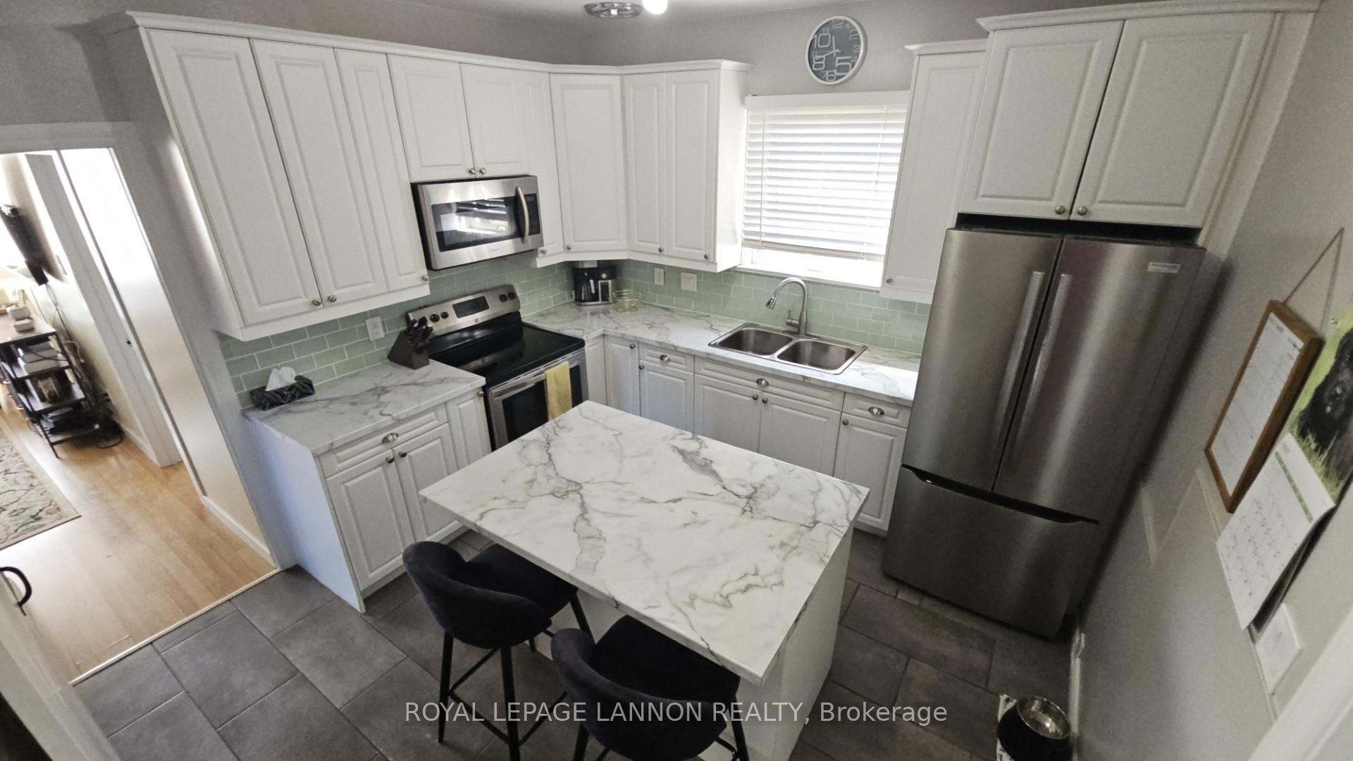 Photo 6 of 1121 Centre Avenue, Thunder Bay, Westfort — HOMEH