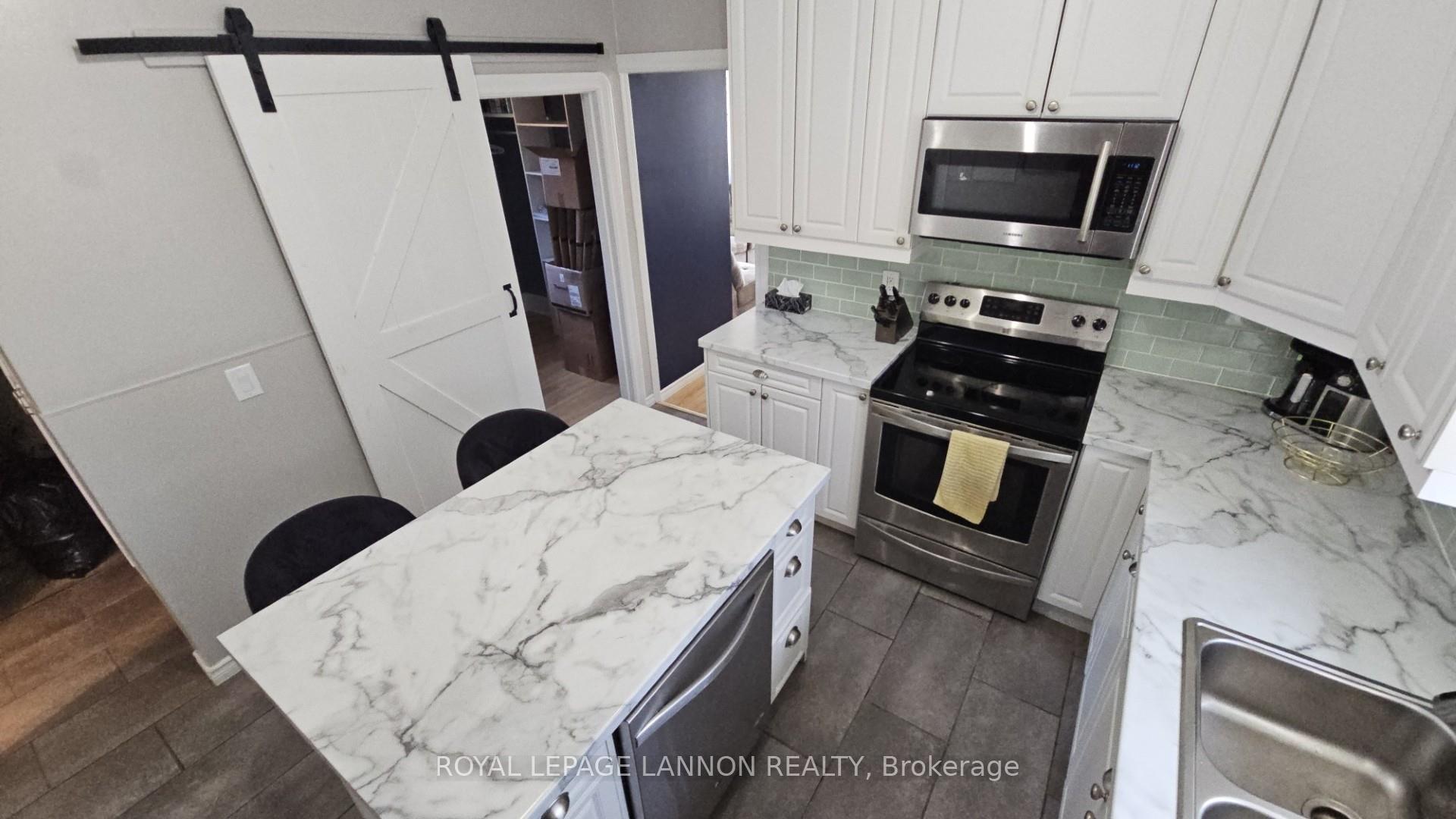 Photo 7 of 1121 Centre Avenue, Thunder Bay, Westfort — HOMEH