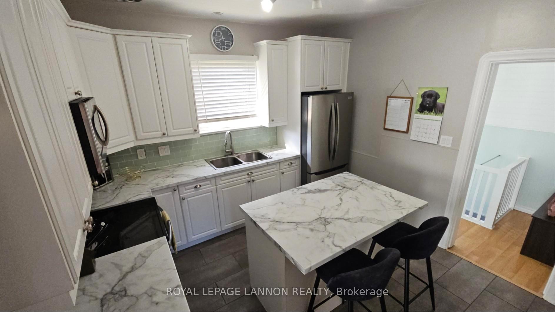 Photo 9 of 1121 Centre Avenue, Thunder Bay, Westfort — HOMEH