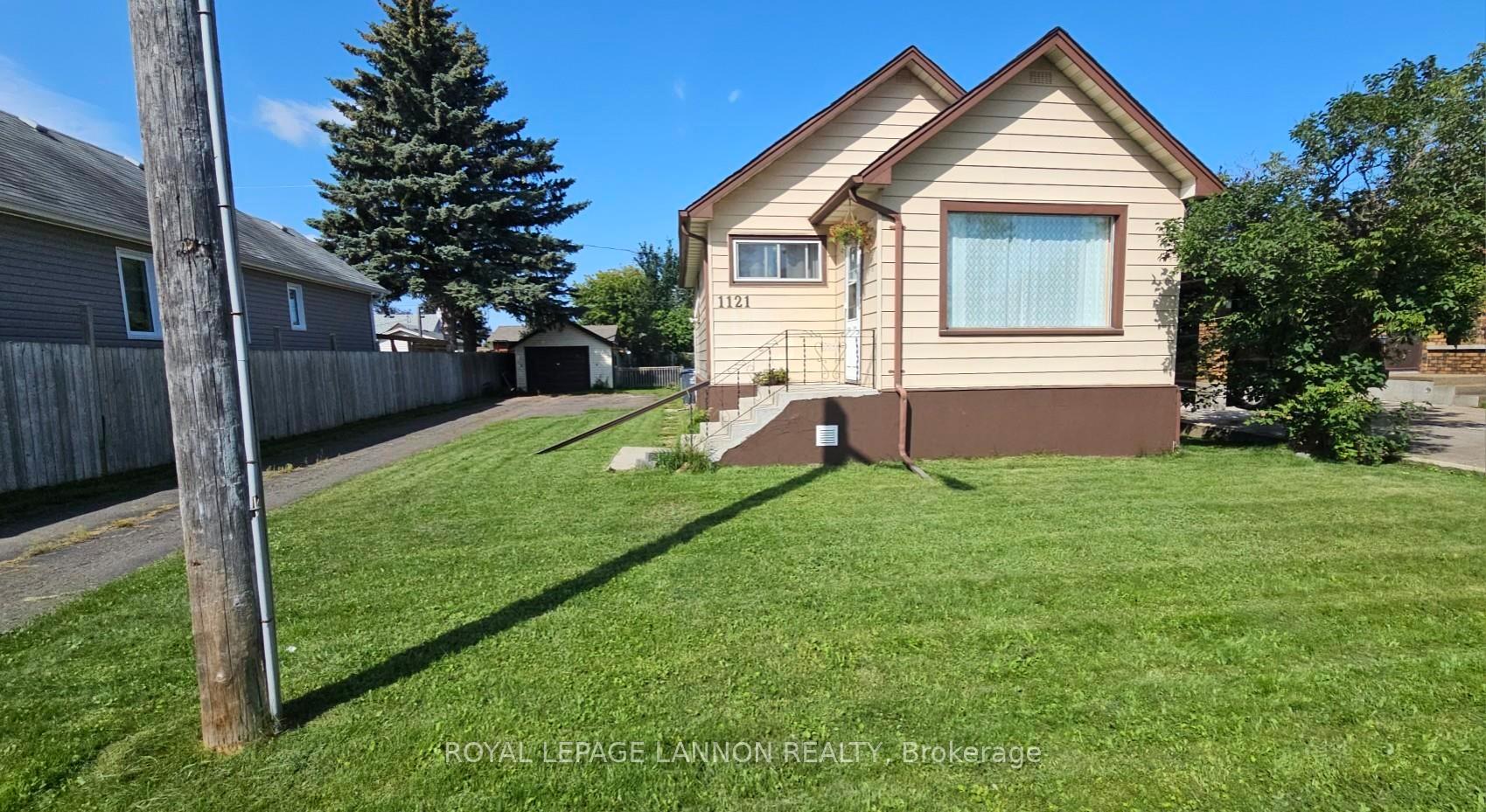 Photo 27 of 1121 Centre Avenue, Thunder Bay, Westfort — HOMEH