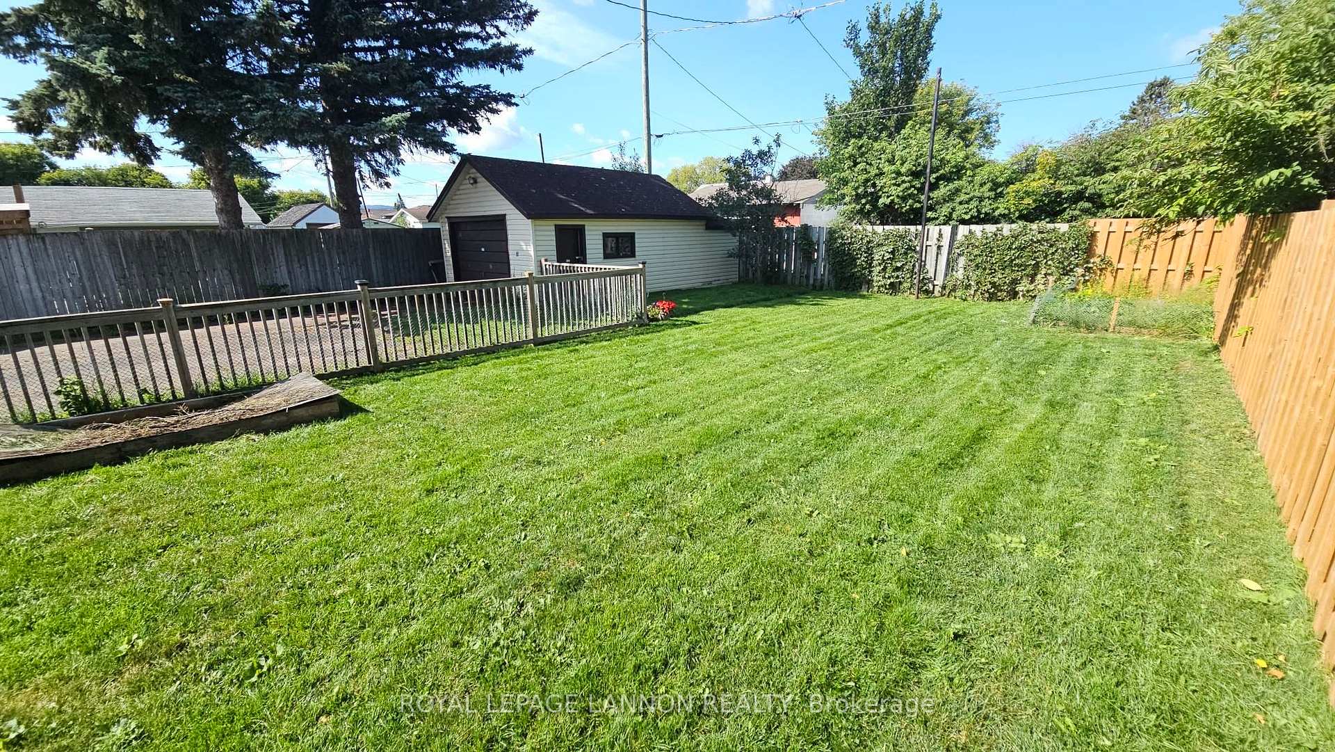 Photo 28 of 1121 Centre Avenue, Thunder Bay, Westfort — HOMEH