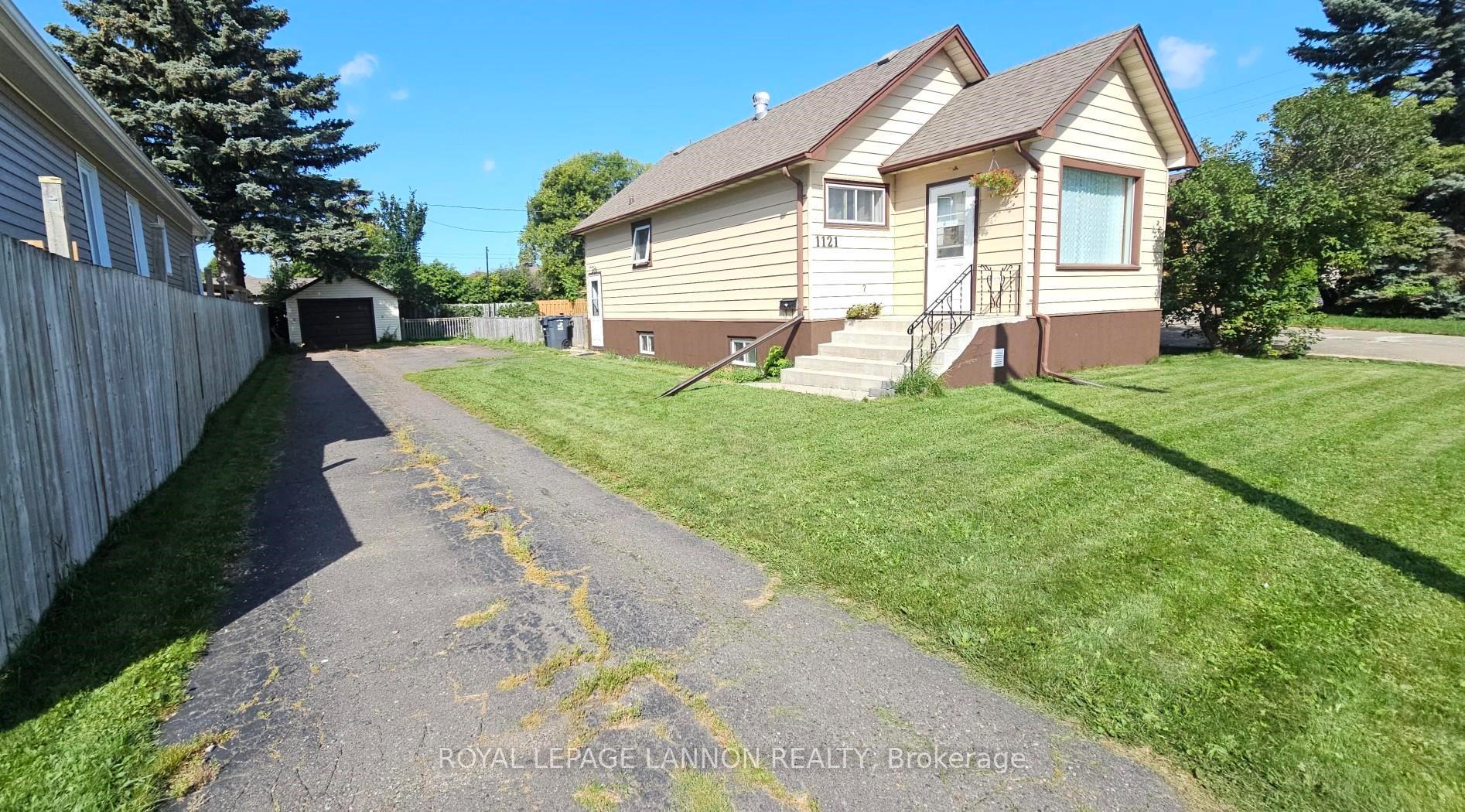 Photo 29 of 1121 Centre Avenue, Thunder Bay, Westfort — HOMEH