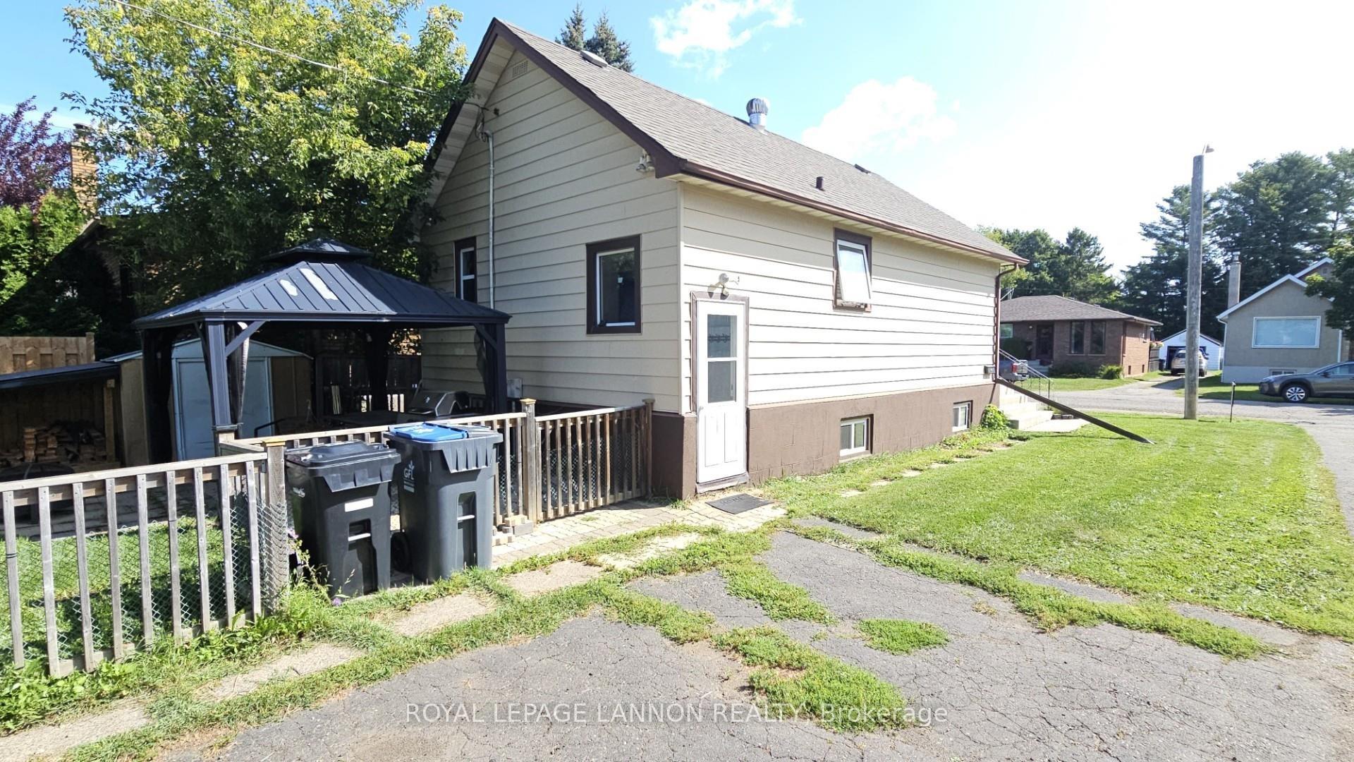 Photo 32 of 1121 Centre Avenue, Thunder Bay, Westfort — HOMEH