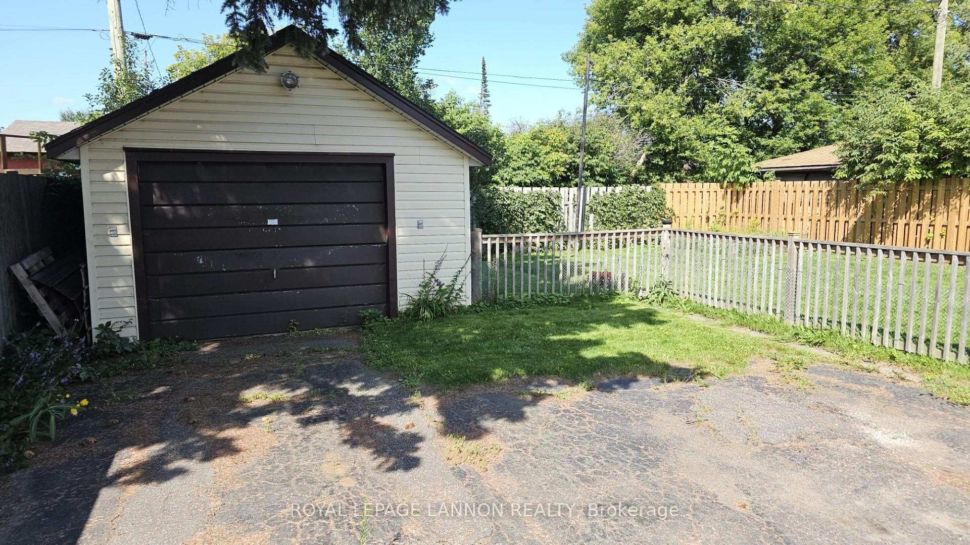 Photo 36 of 1121 Centre Avenue, Thunder Bay, Westfort — HOMEH