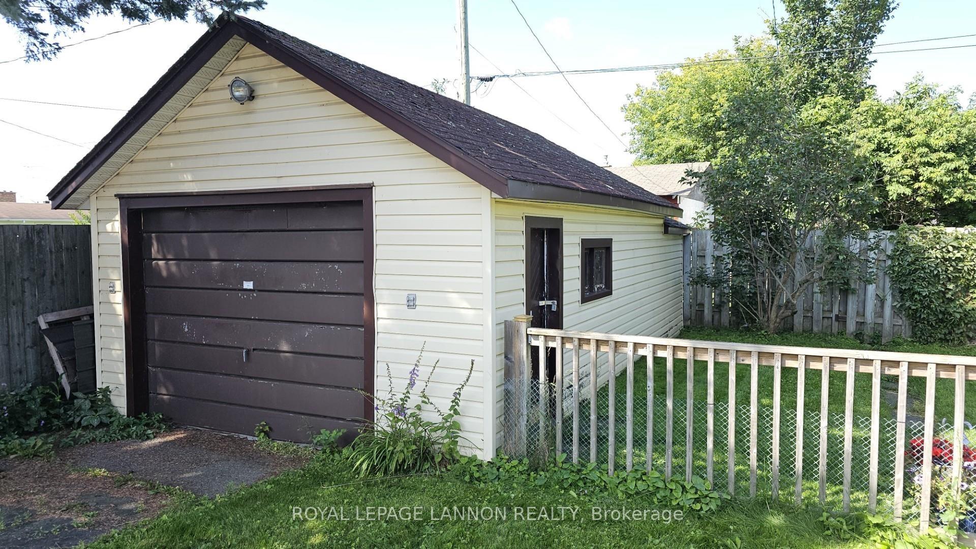 Photo 37 of 1121 Centre Avenue, Thunder Bay, Westfort — HOMEH