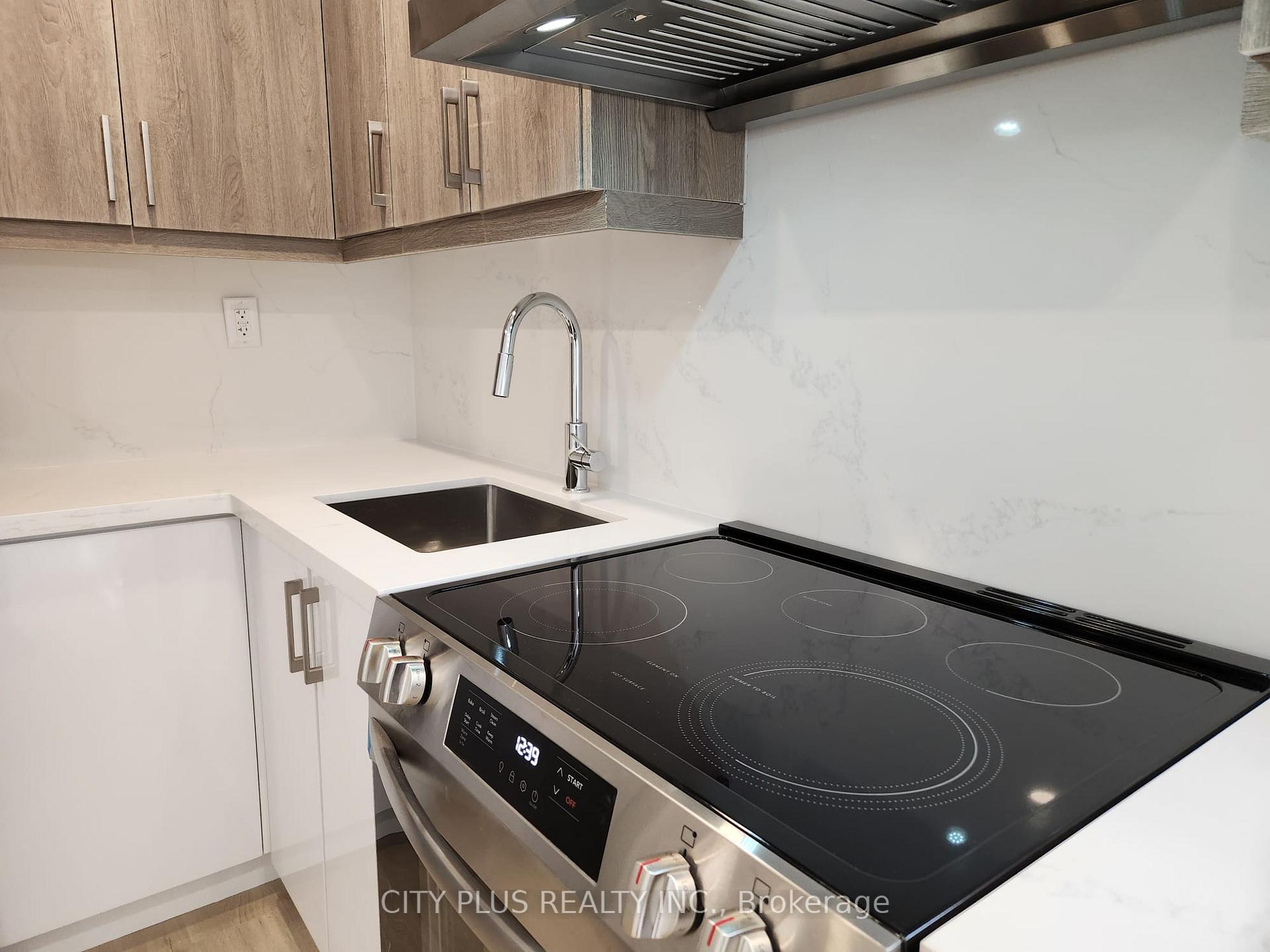 Photo 3 of Unit 2, 3547 Bathurst Street, Toronto, Bedford Park-Nortown — HOMEH