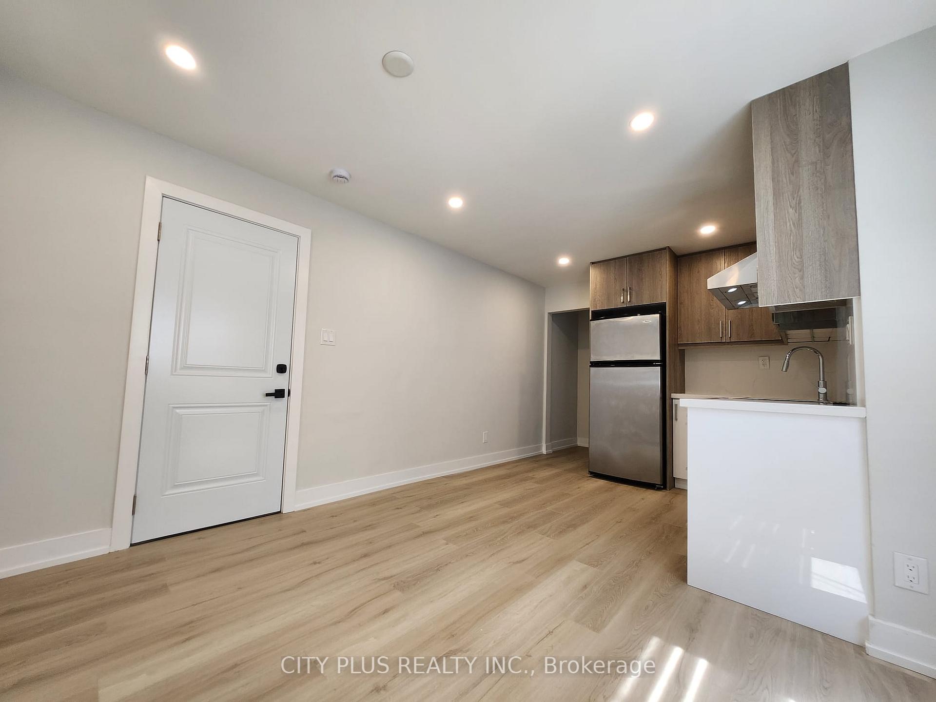 Photo 6 of Unit 2, 3547 Bathurst Street, Toronto, Bedford Park-Nortown — HOMEH