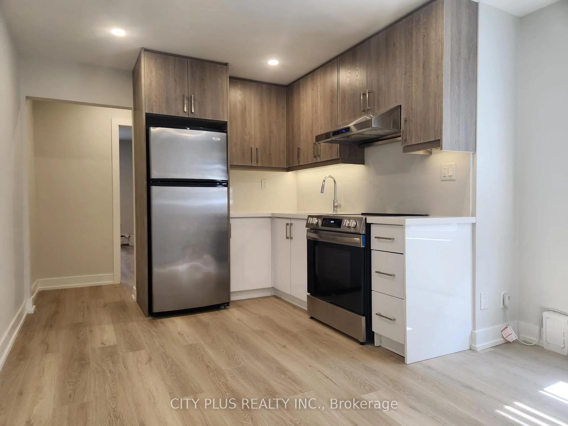Photo 2 of Unit 2, 3547 Bathurst Street, Toronto, Bedford Park-Nortown — HOMEH