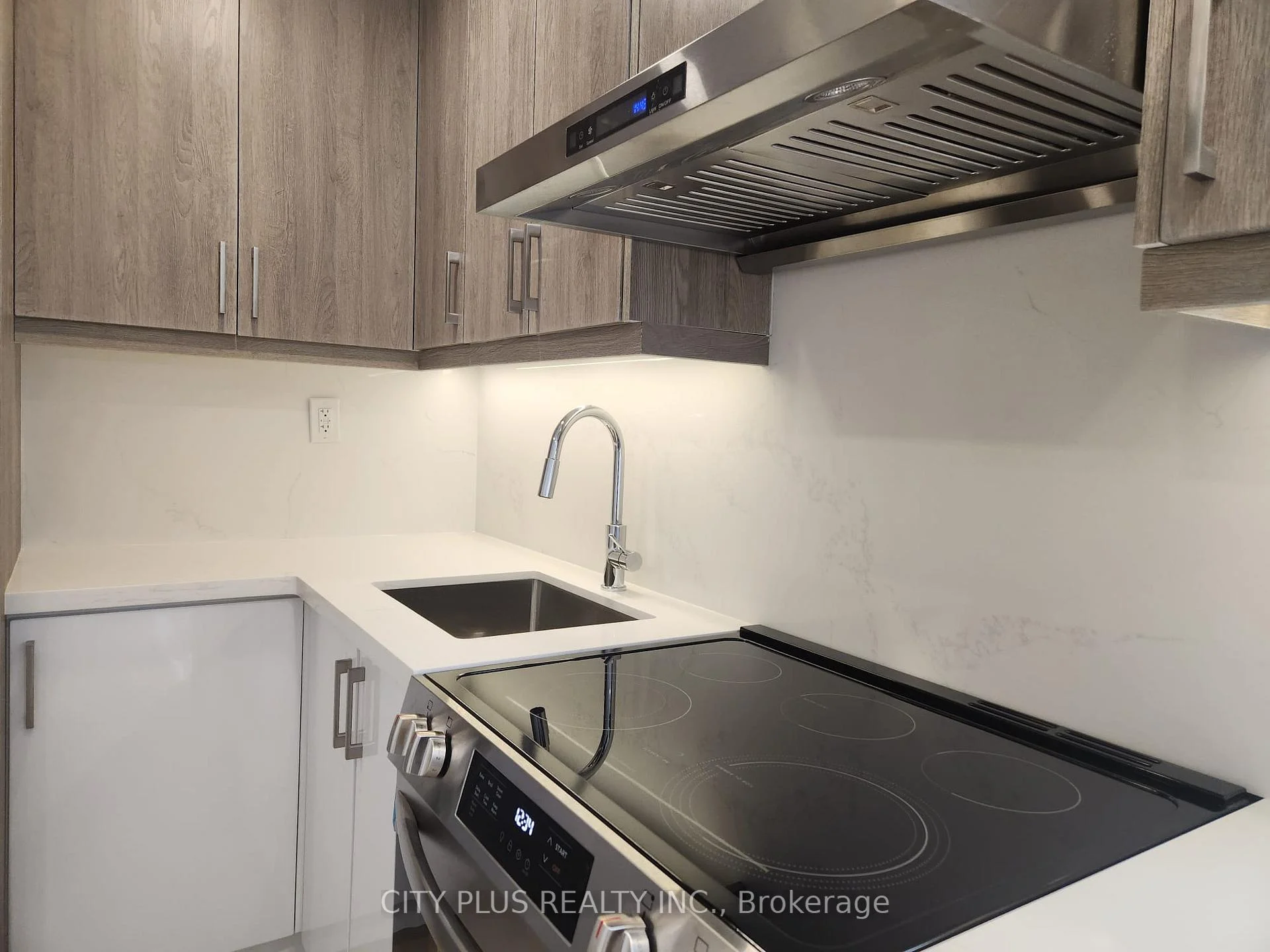 Photo 5 of Unit 2, 3547 Bathurst Street, Toronto, Bedford Park-Nortown — HOMEH