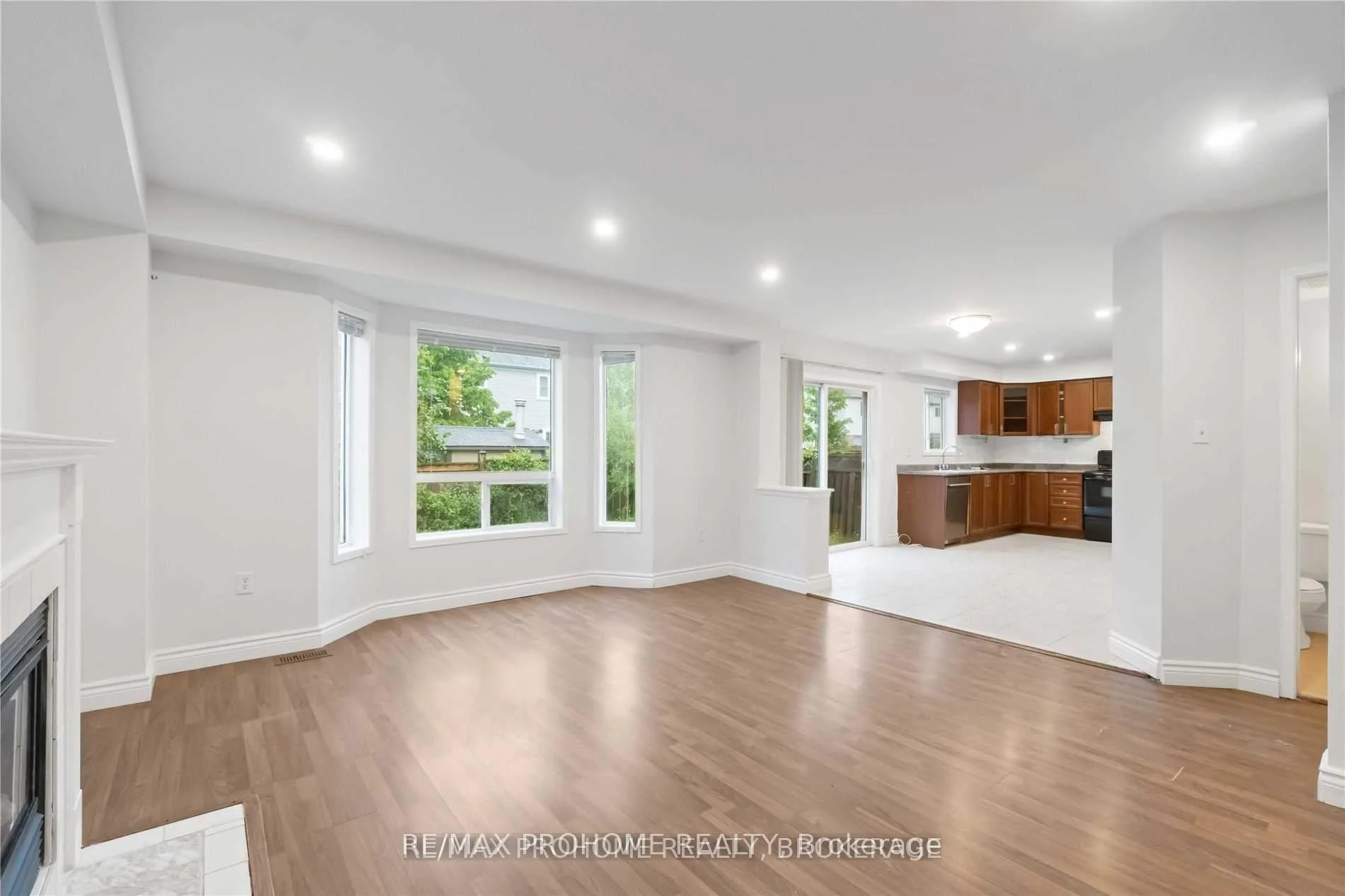 Photo 12 of 78 Ashbury Boulevard, Ajax, South East — HOMEH