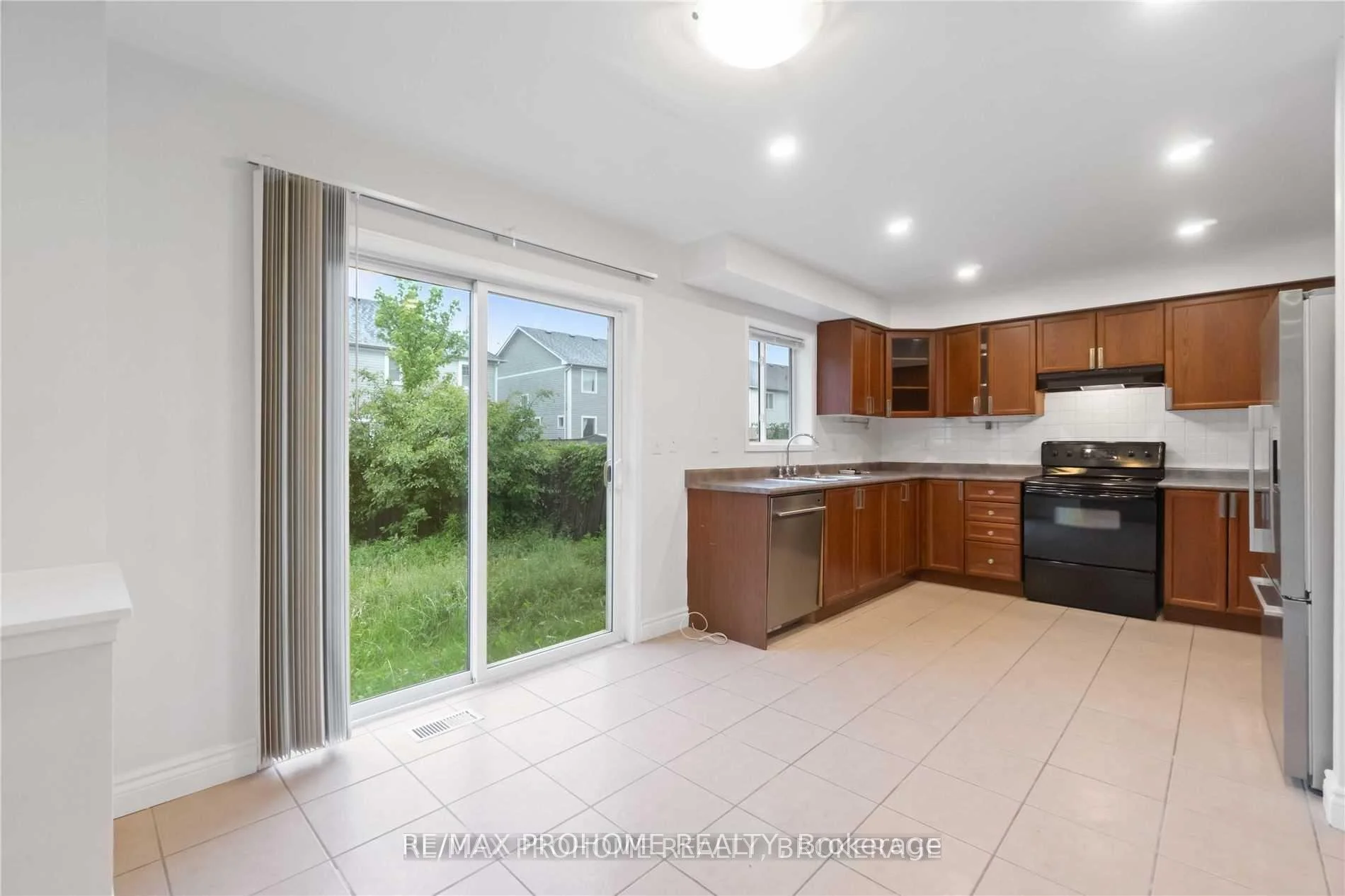 Photo 14 of 78 Ashbury Boulevard, Ajax, South East — HOMEH