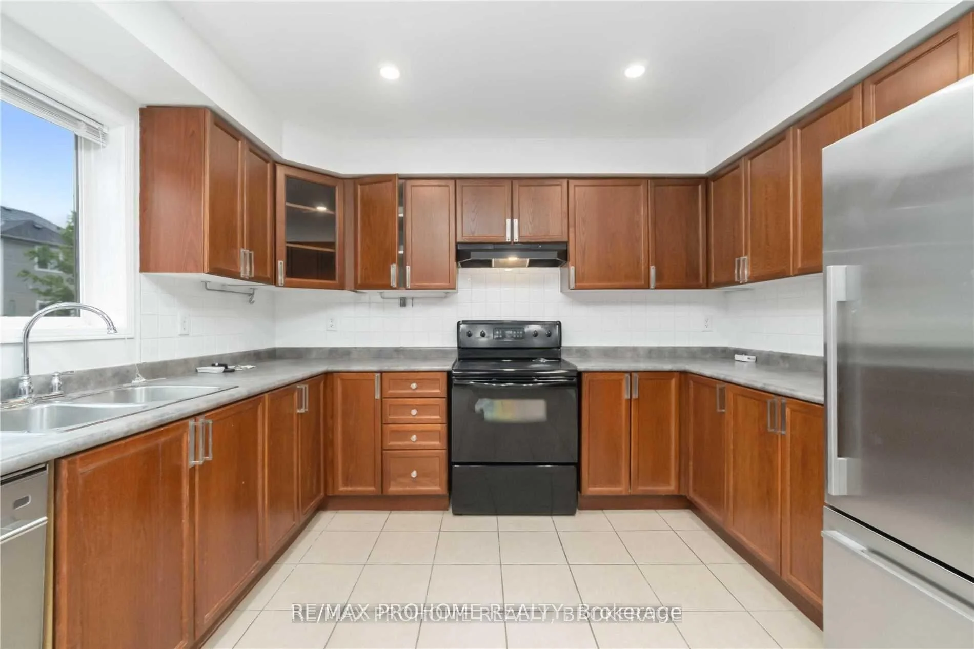 Photo 18 of 78 Ashbury Boulevard, Ajax, South East — HOMEH