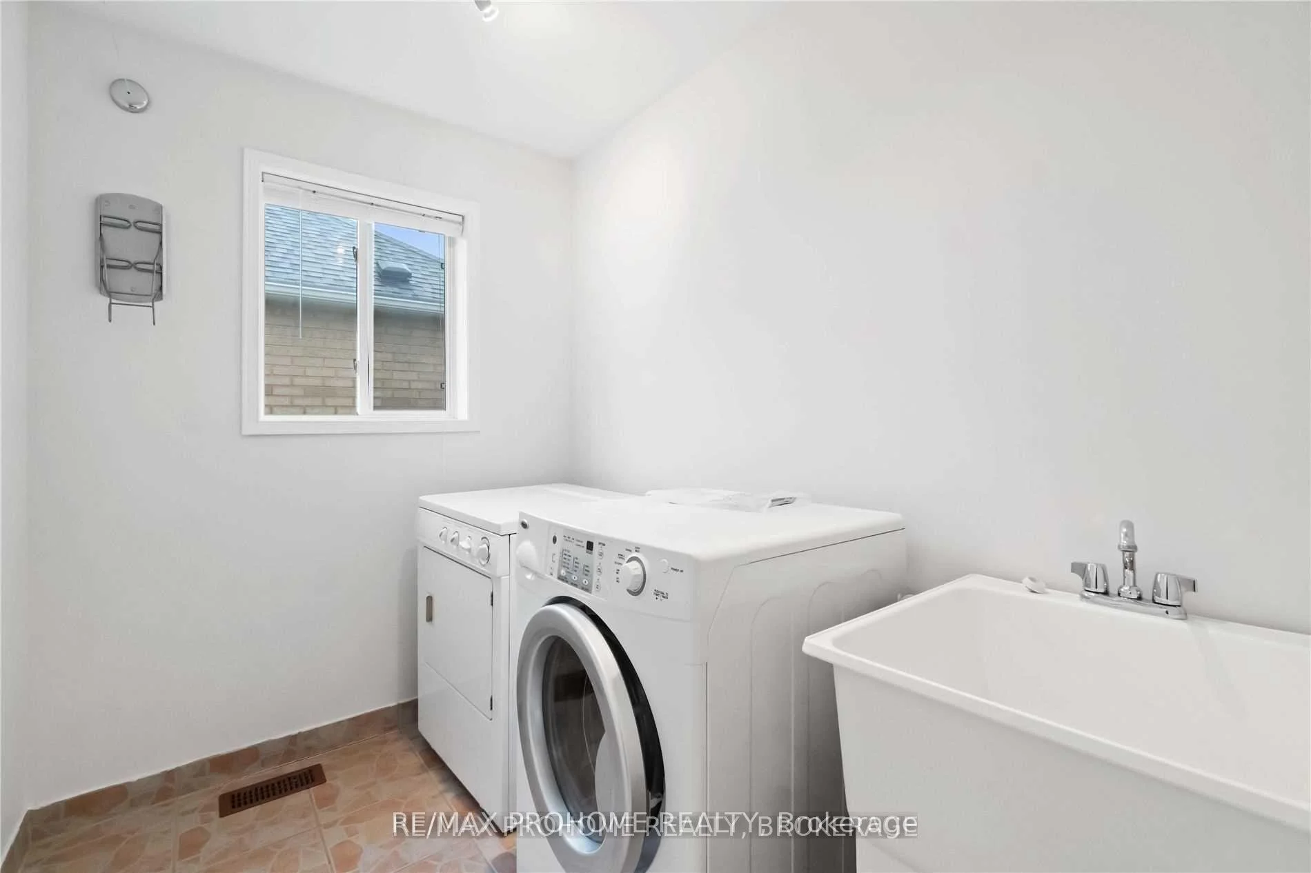 Photo 50 of 78 Ashbury Boulevard, Ajax, South East — HOMEH