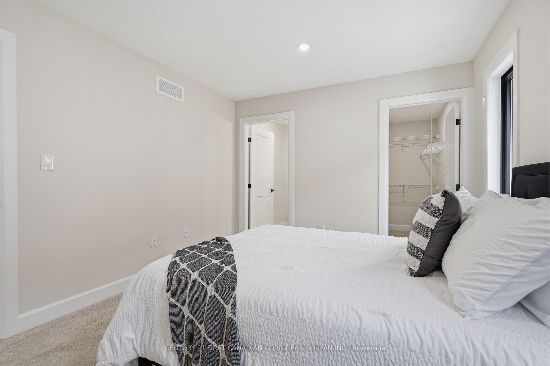 Photo 29 of 2308 Darwin Crescent, London, South V — HOMEH