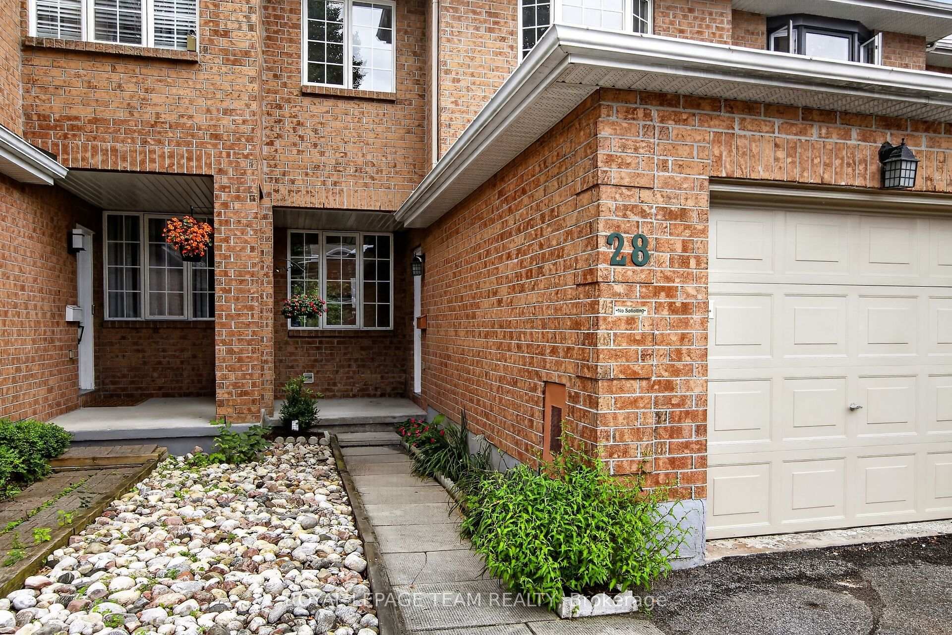 Photo 3 of 28 Cohen Avenue, Ottawa, Kanata - Katimavik — HOMEH