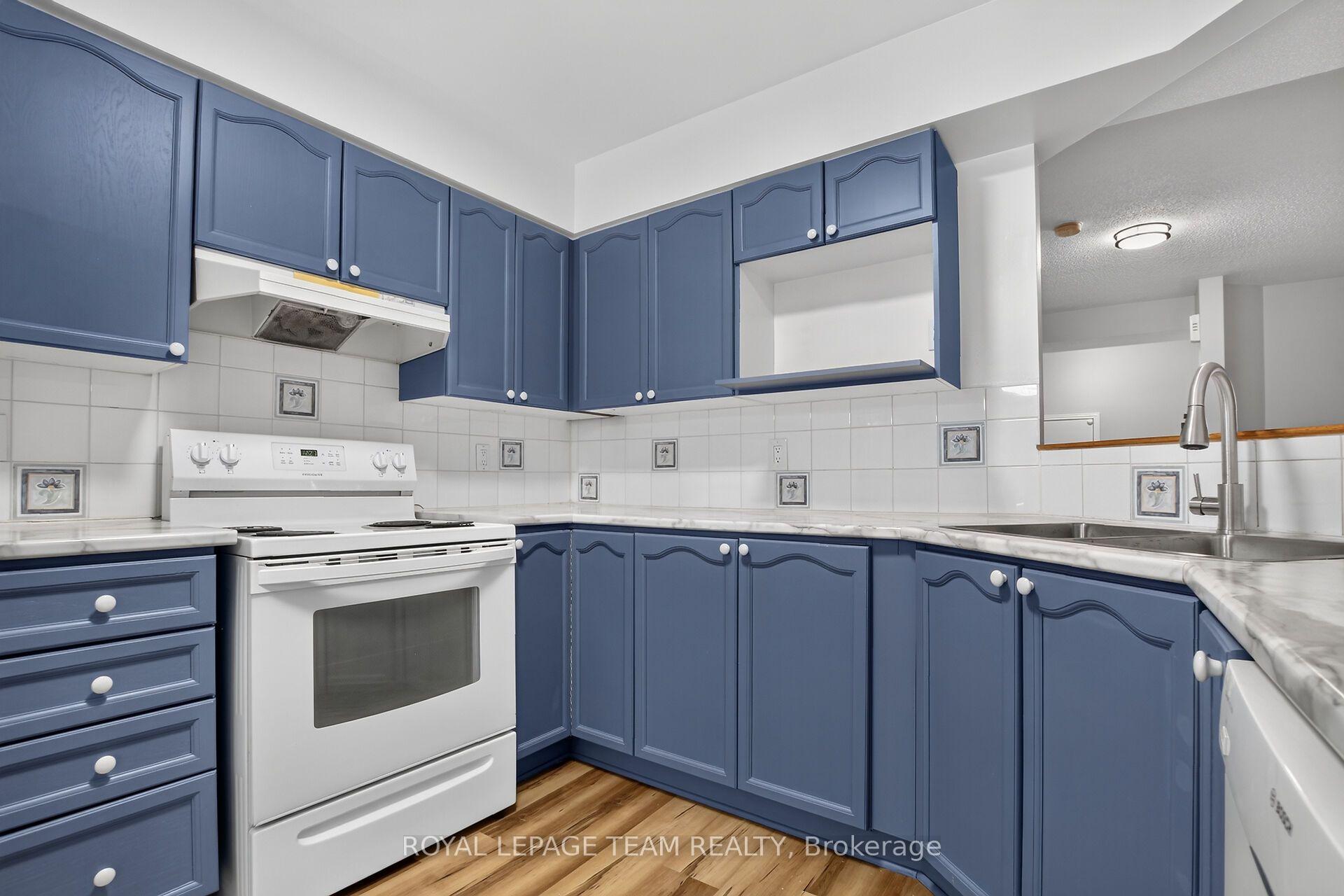 Photo 31 of 28 Cohen Avenue, Ottawa, Kanata - Katimavik — HOMEH