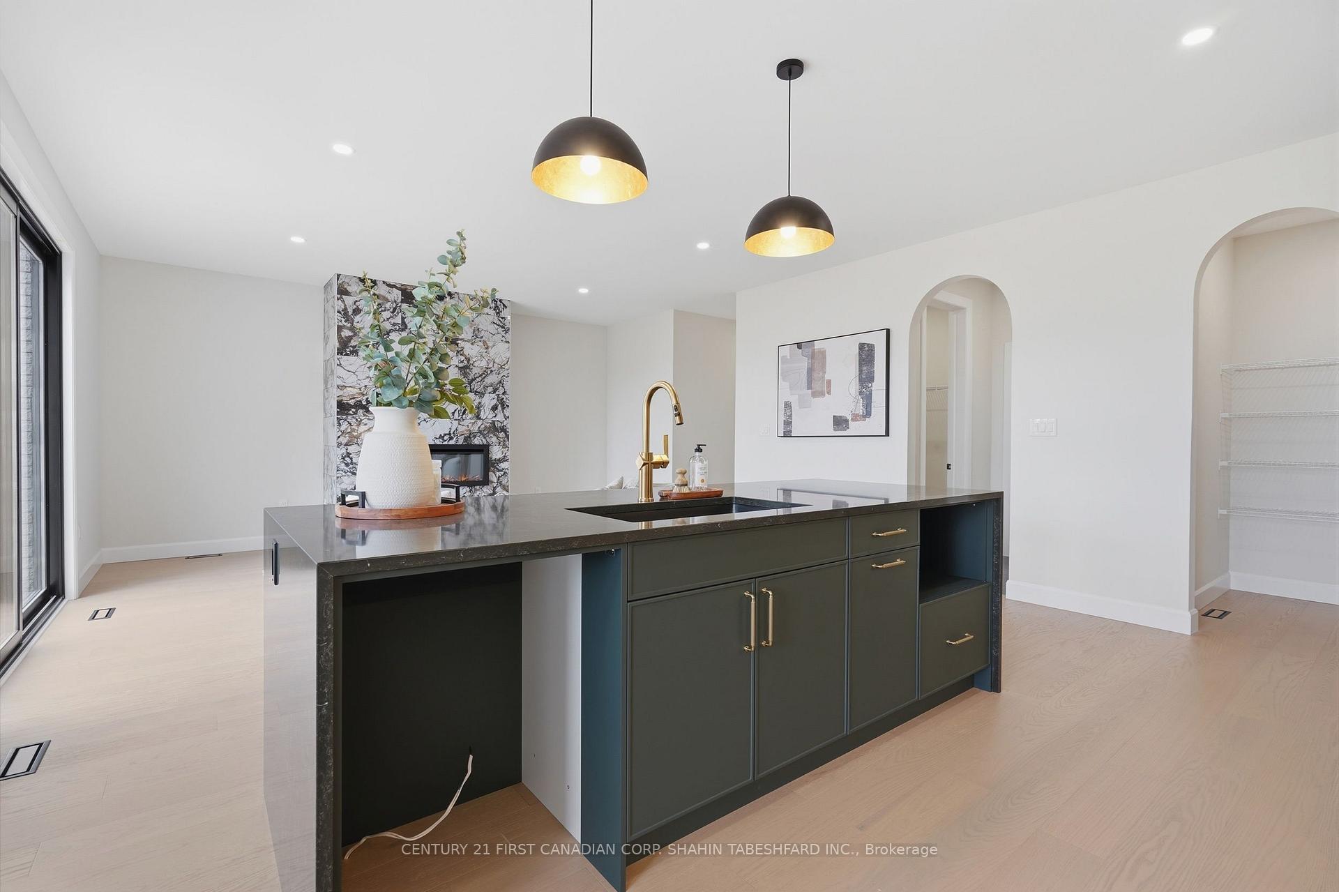 Photo 14 of 2302 Darwin Crescent, London, South V — HOMEH