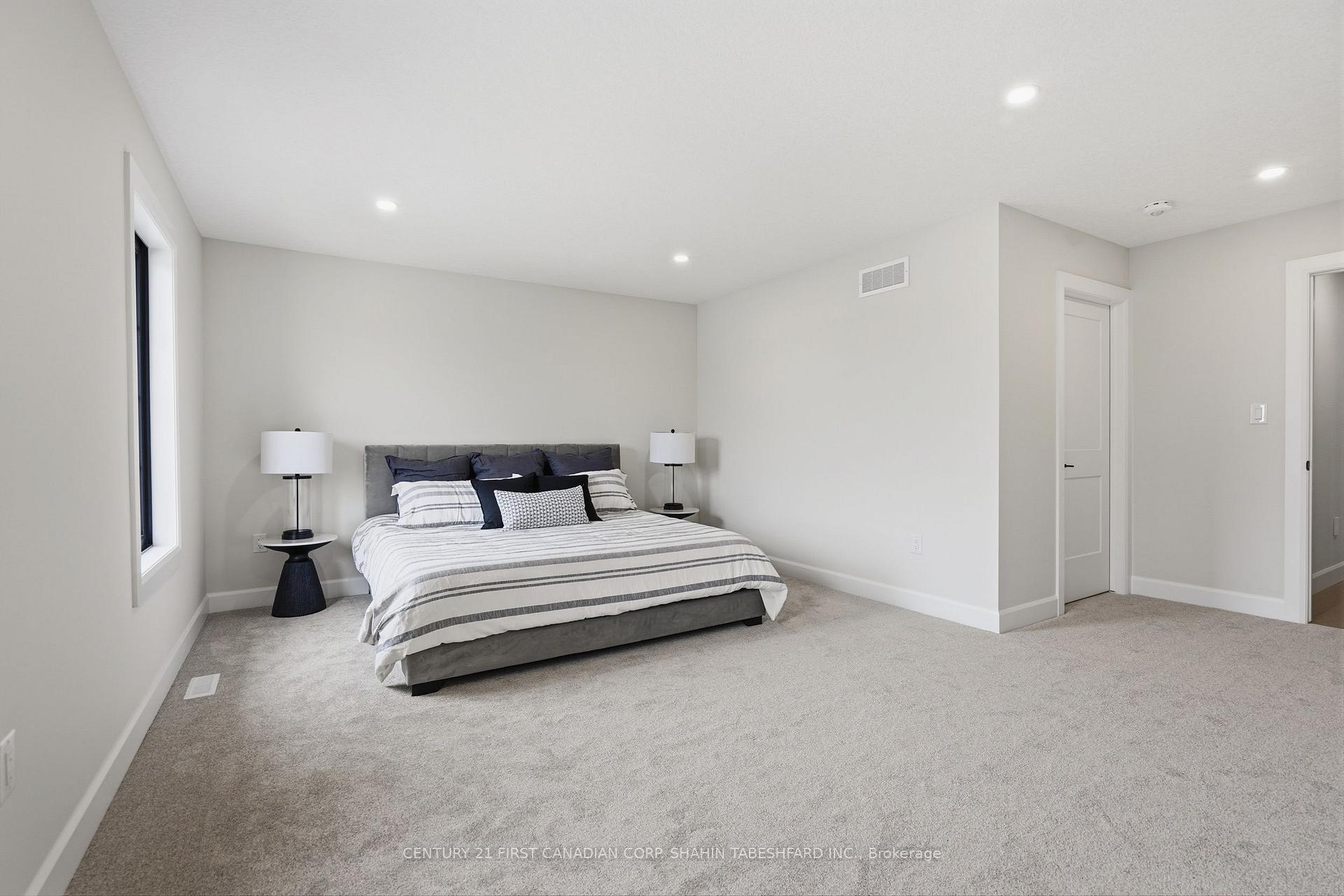 Photo 23 of 2302 Darwin Crescent, London, South V — HOMEH