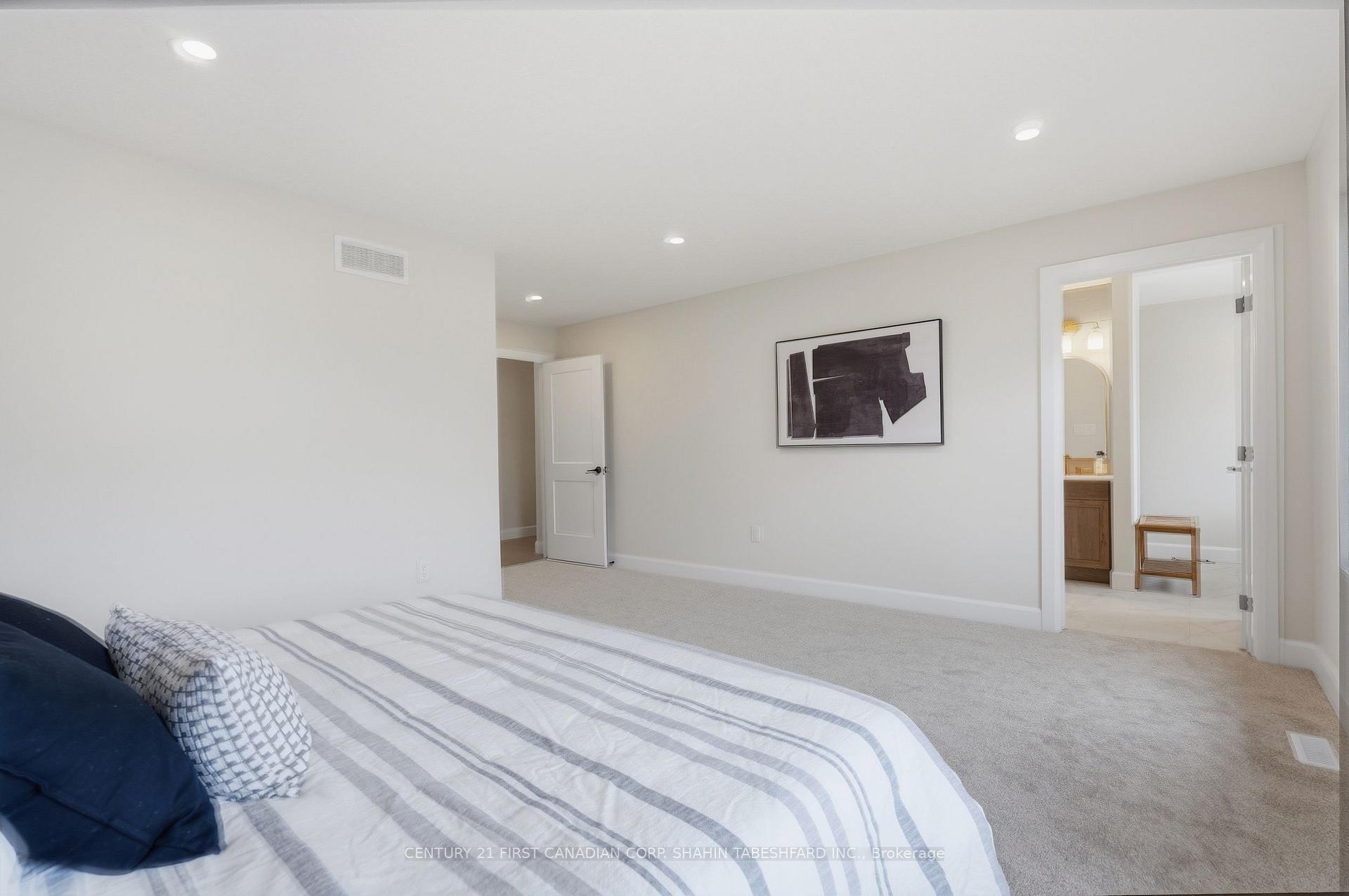 Photo 24 of 2302 Darwin Crescent, London, South V — HOMEH