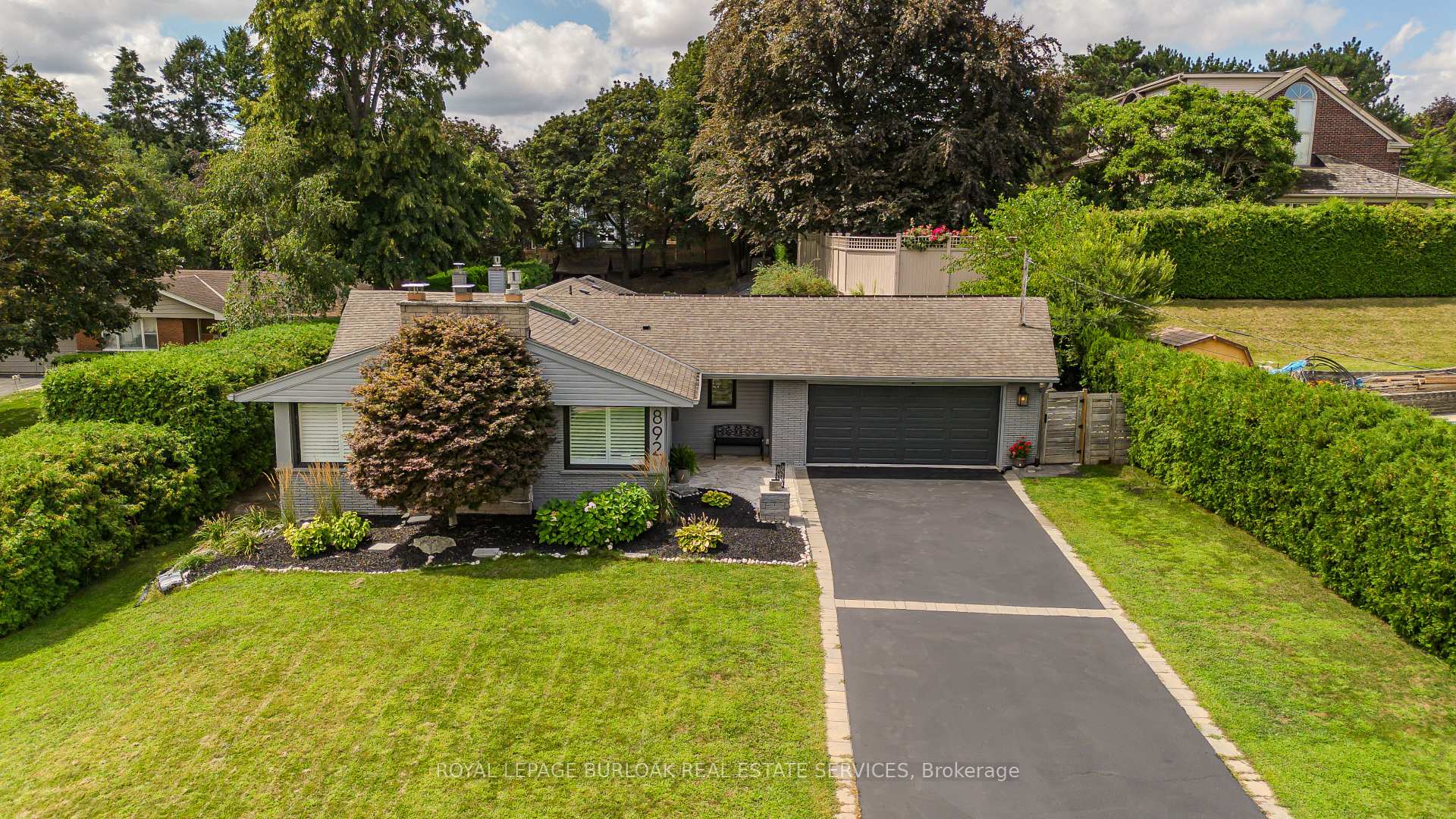 Photo of 892 North Shore Boulevard W