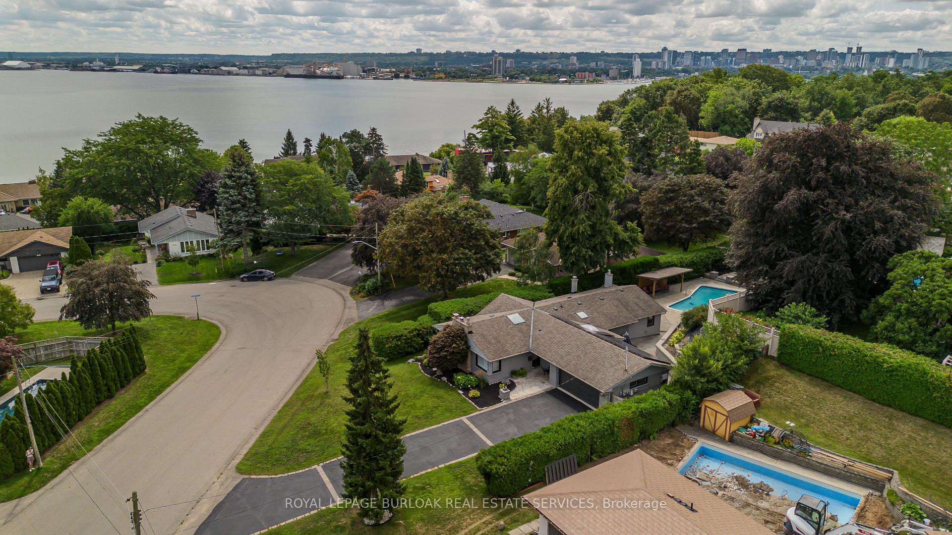 Photo 2 of 892 North Shore Boulevard W, Burlington, Bayview — HOMEH