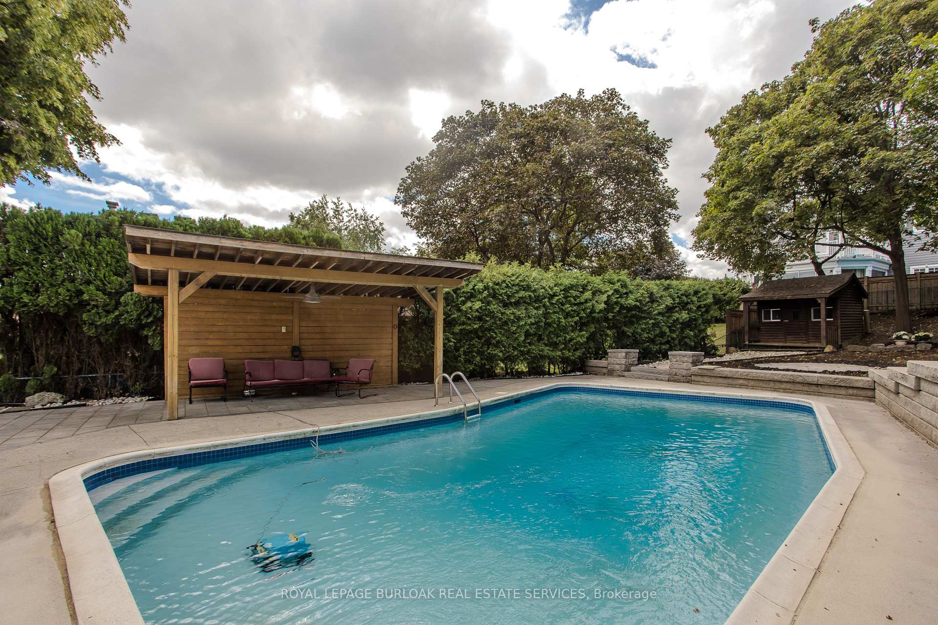 Photo 3 of 892 North Shore Boulevard W, Burlington, Bayview — HOMEH