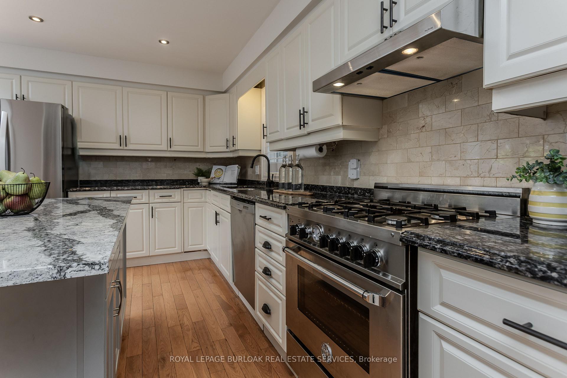 Photo 9 of 892 North Shore Boulevard W, Burlington, Bayview — HOMEH