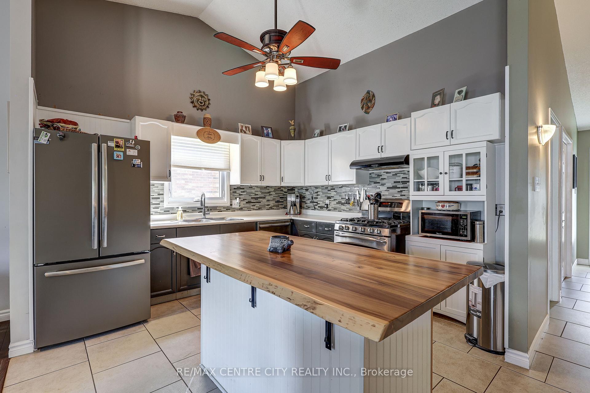 Photo 20 of 12 Second Avenue, St. Thomas — HOMEH