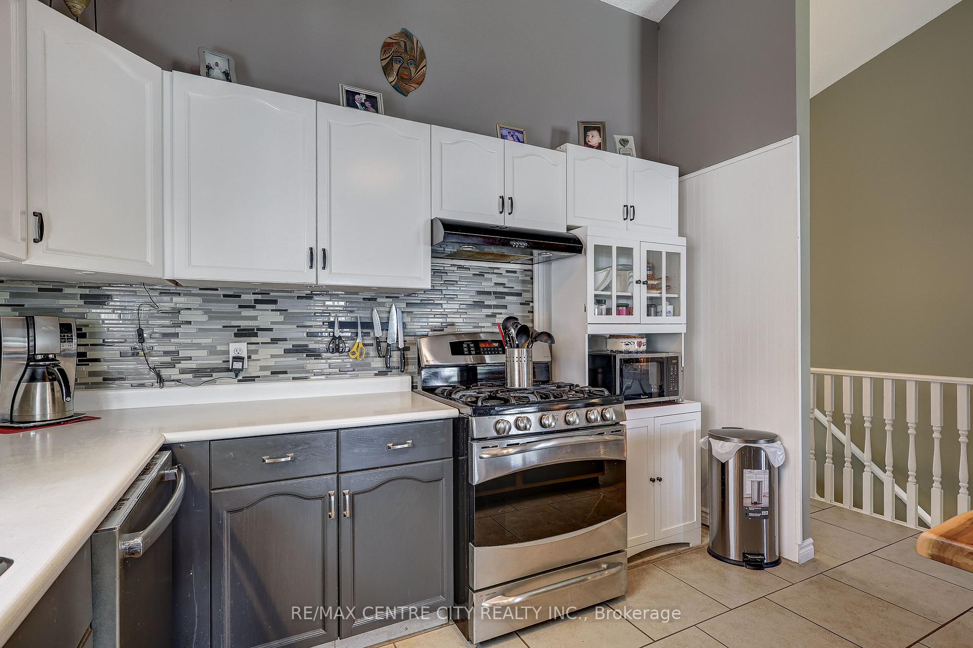 Photo 24 of 12 Second Avenue, St. Thomas — HOMEH