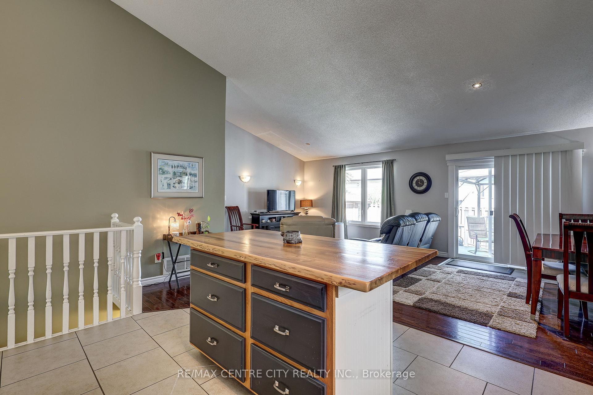 Photo 25 of 12 Second Avenue, St. Thomas — HOMEH