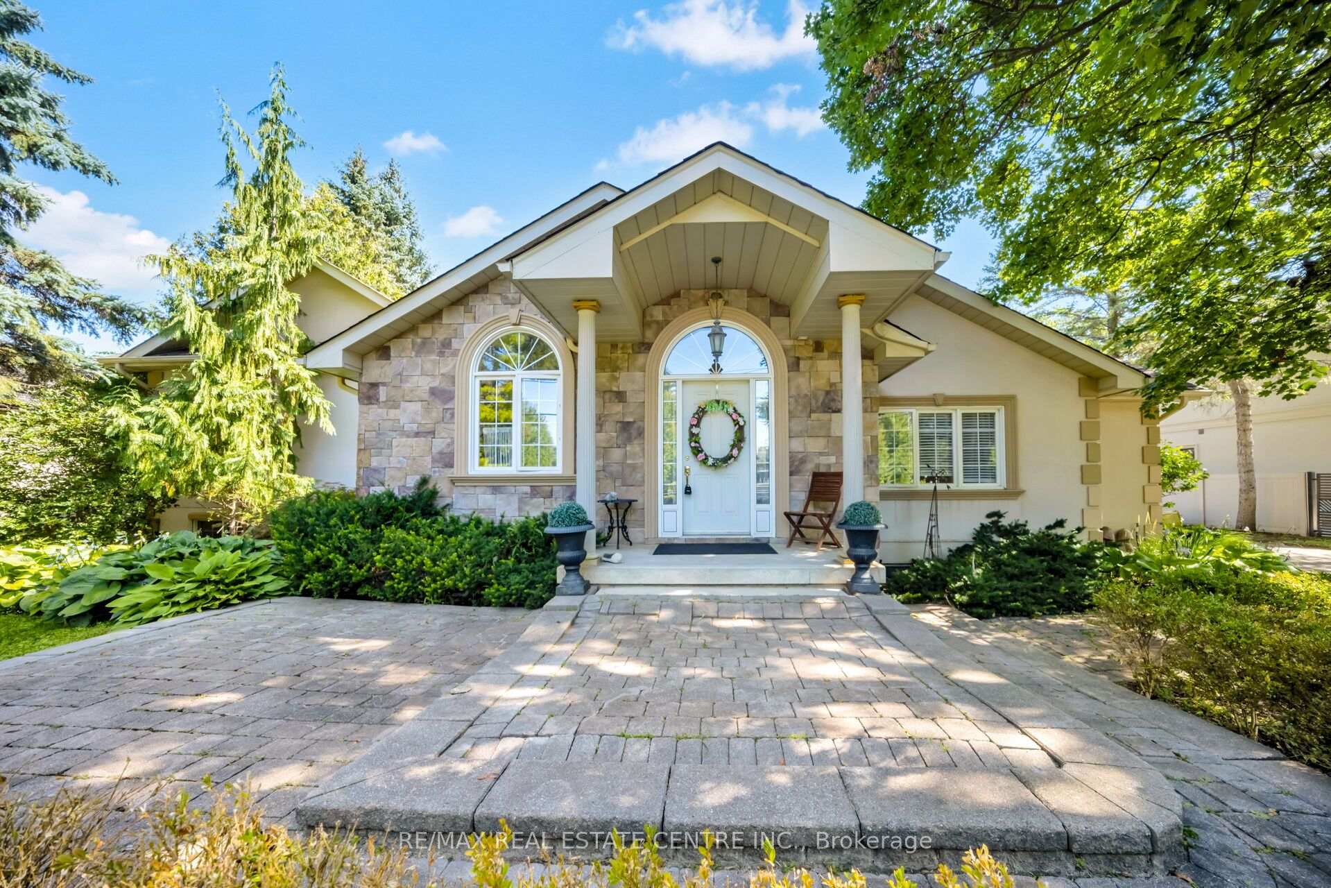 Photo 2 of 6961 Second Line W, Mississauga, Meadowvale Village — HOMEH