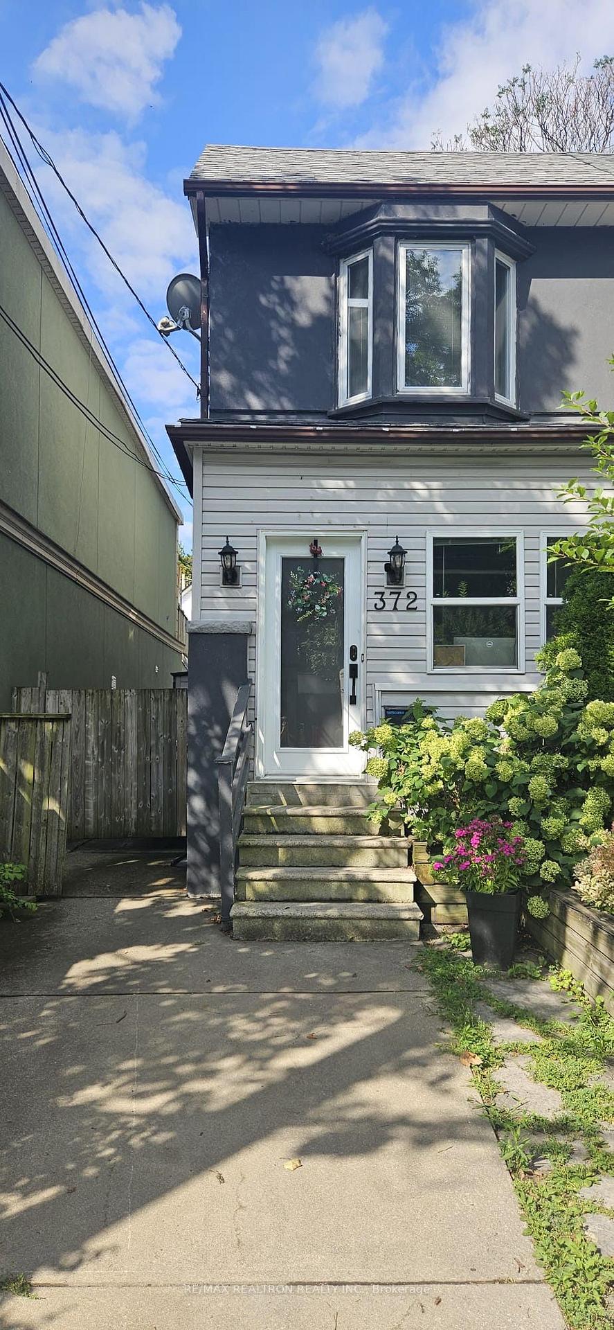 Photo of 372 Rhodes Avenue