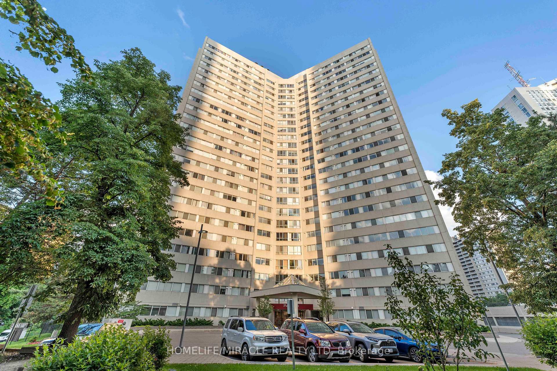 Front of Unit 202, 3700 Kaneff Crescent N